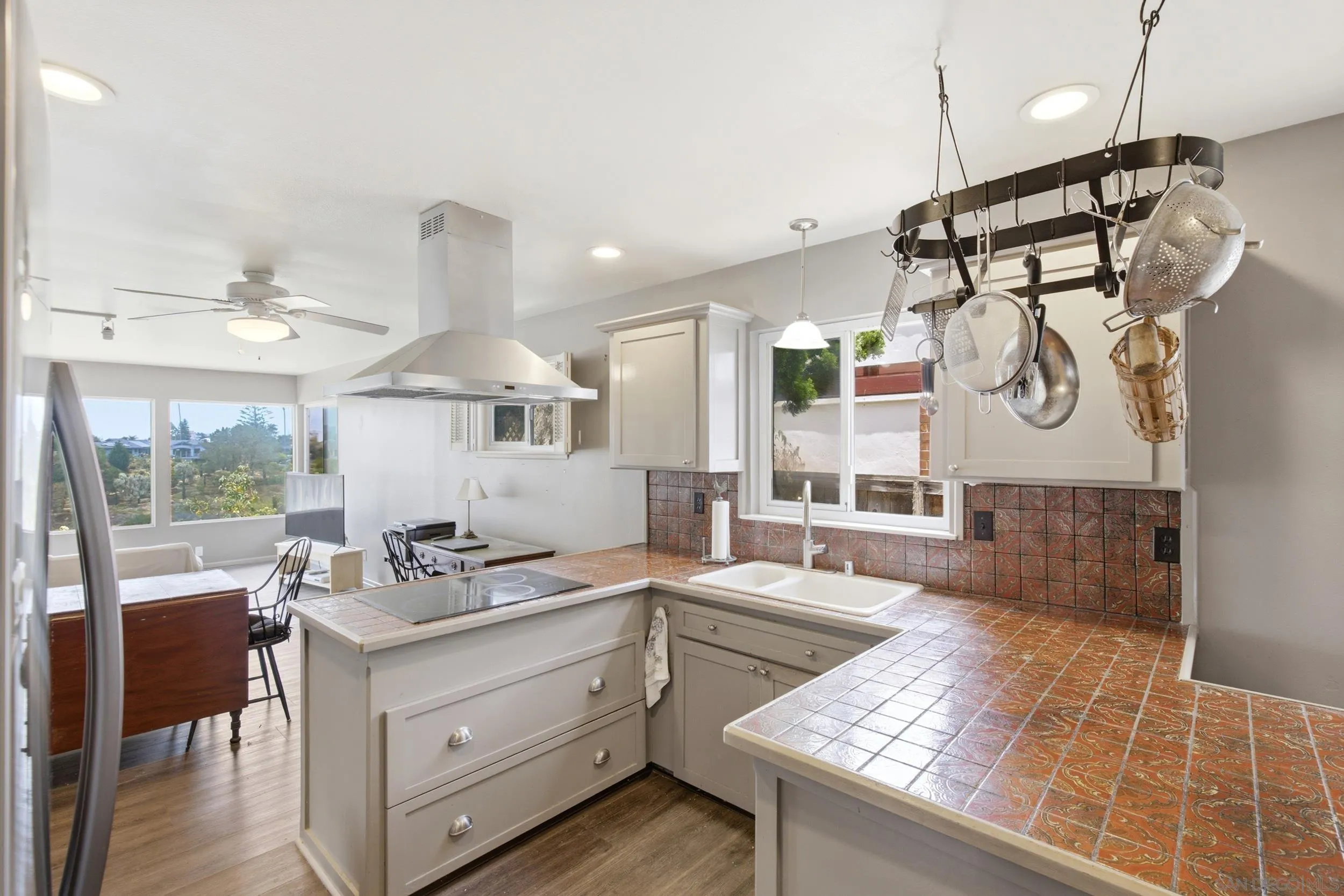 https://cdn.realtyfeed.com/cdn/127/260015658/790eacfc37f2c55ccf5863ae1a547377.webp