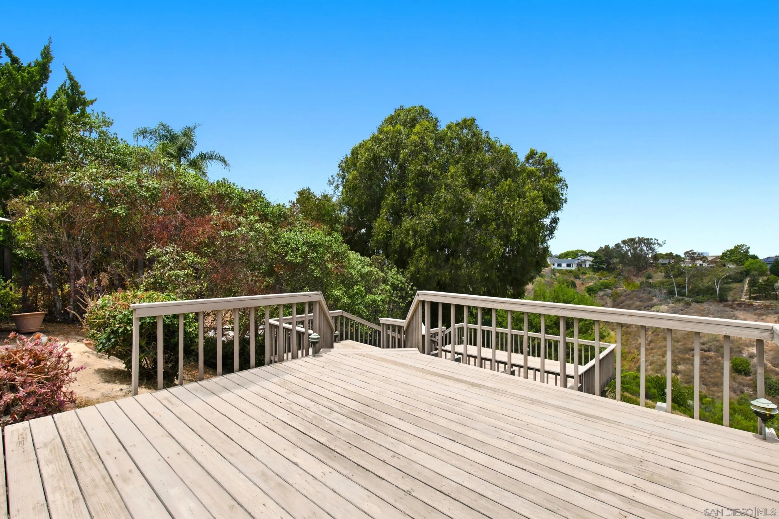 https://cdn.realtyfeed.com/cdn/127/260015658/9a796f8166b4a96b99b8936fc46aa98a.webp