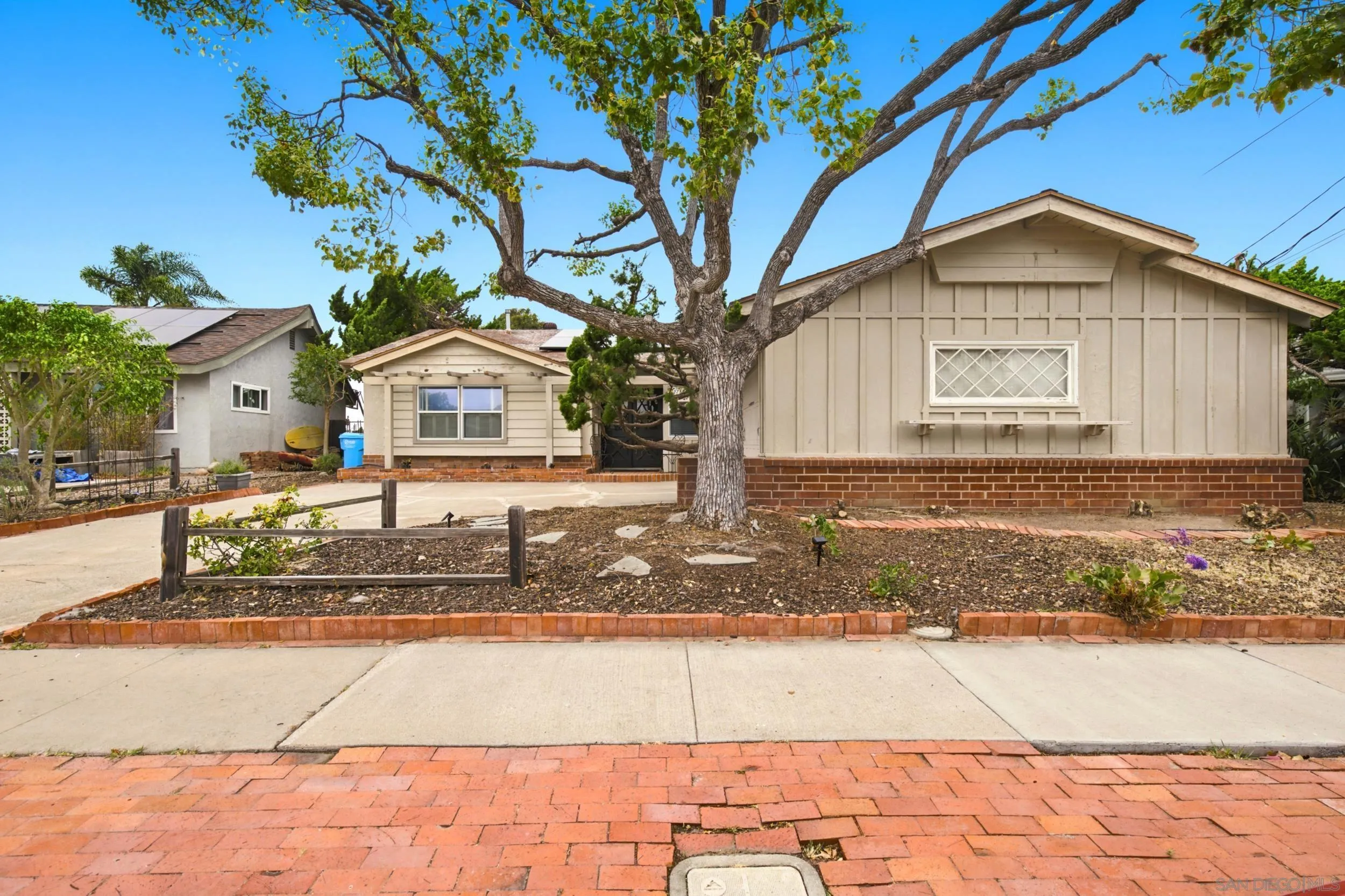 https://cdn.realtyfeed.com/cdn/127/260015658/e5656396475e4e4025a8ed74e4d3dc83.webp