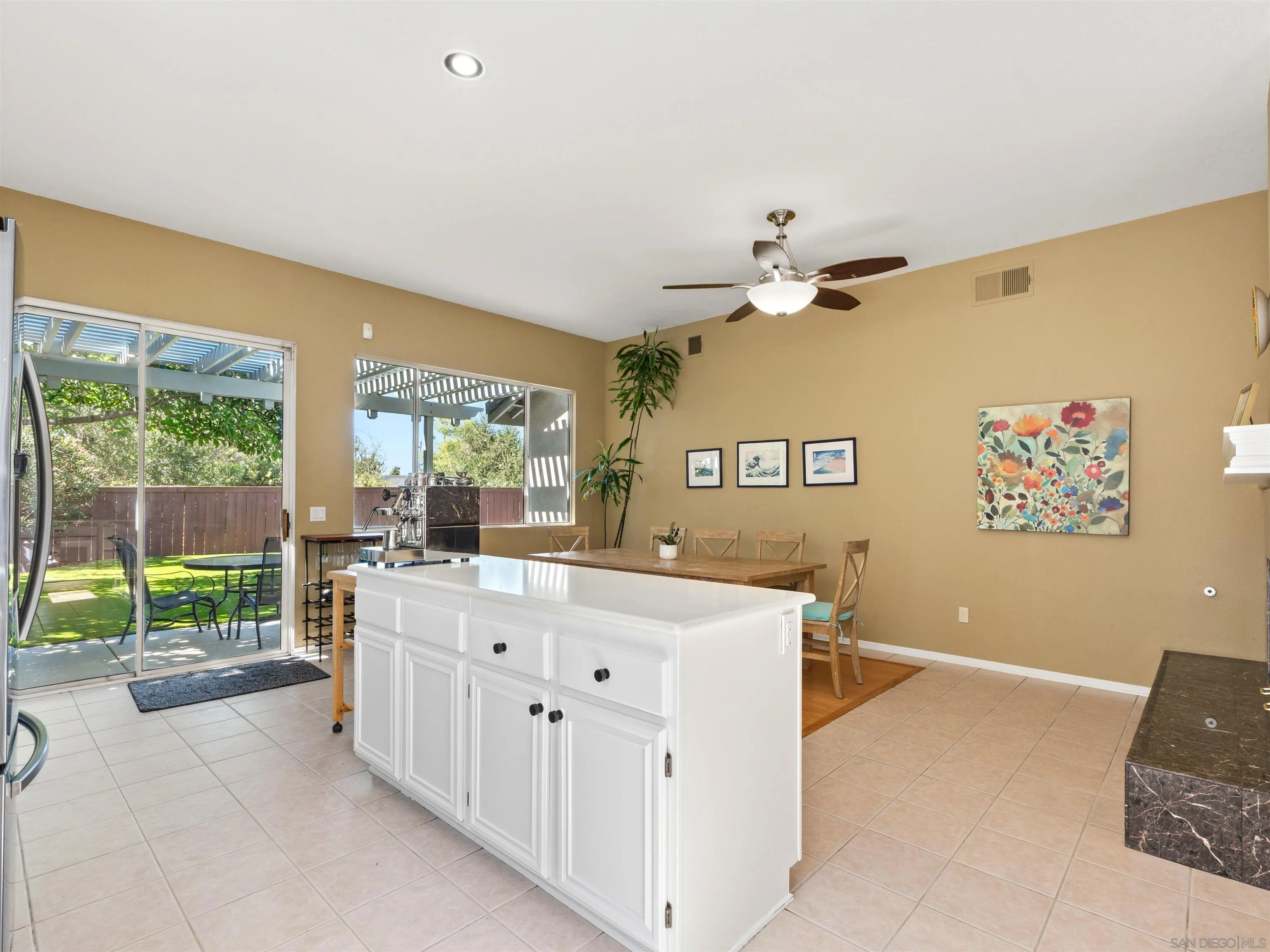 https://cdn.realtyfeed.com/cdn/127/260015661/0967be05c5a1f030617b1eb7f7ab2c82.webp