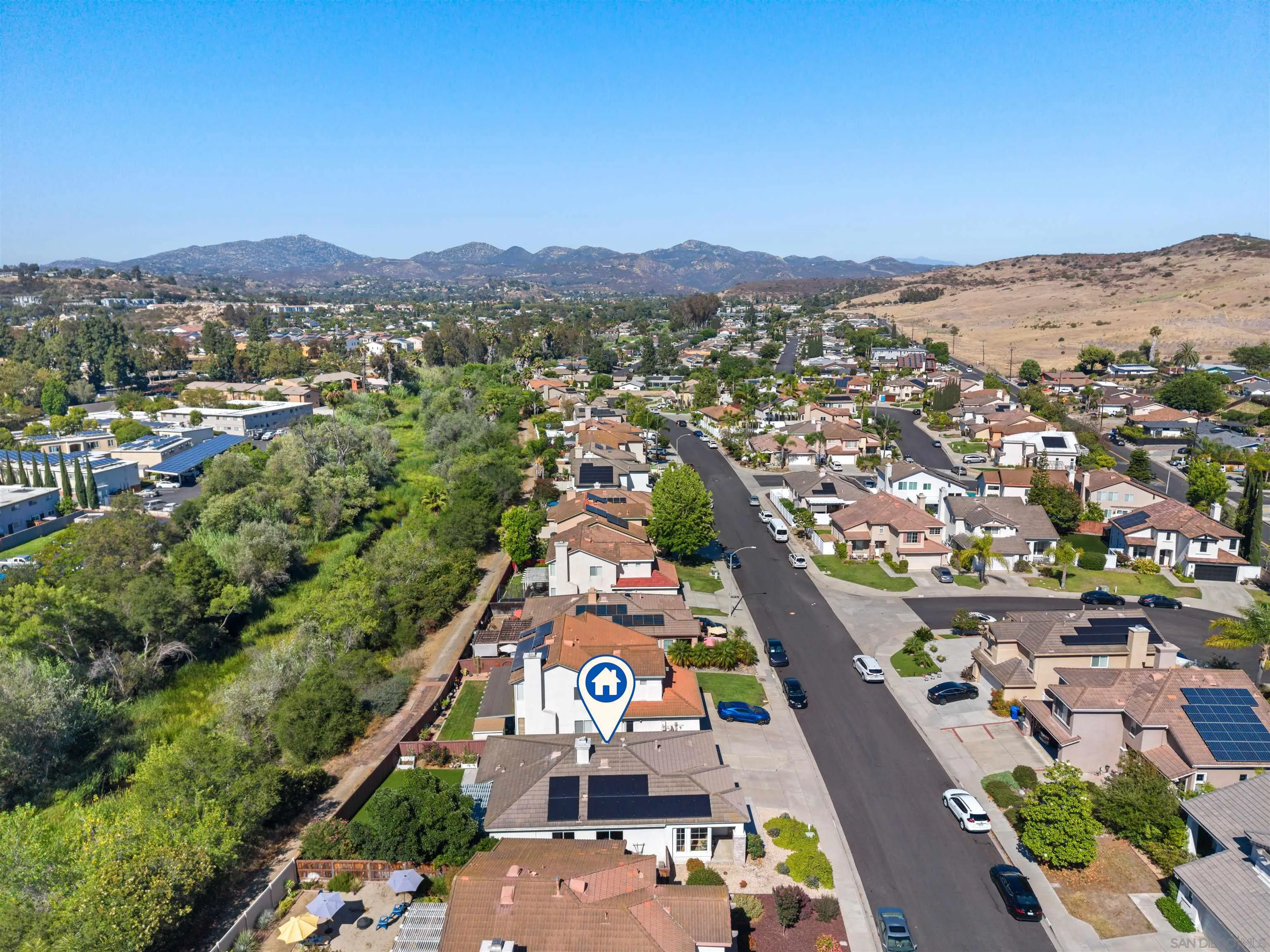 https://cdn.realtyfeed.com/cdn/127/260015661/0a690e8011a44724baf15dac84767edb.webp