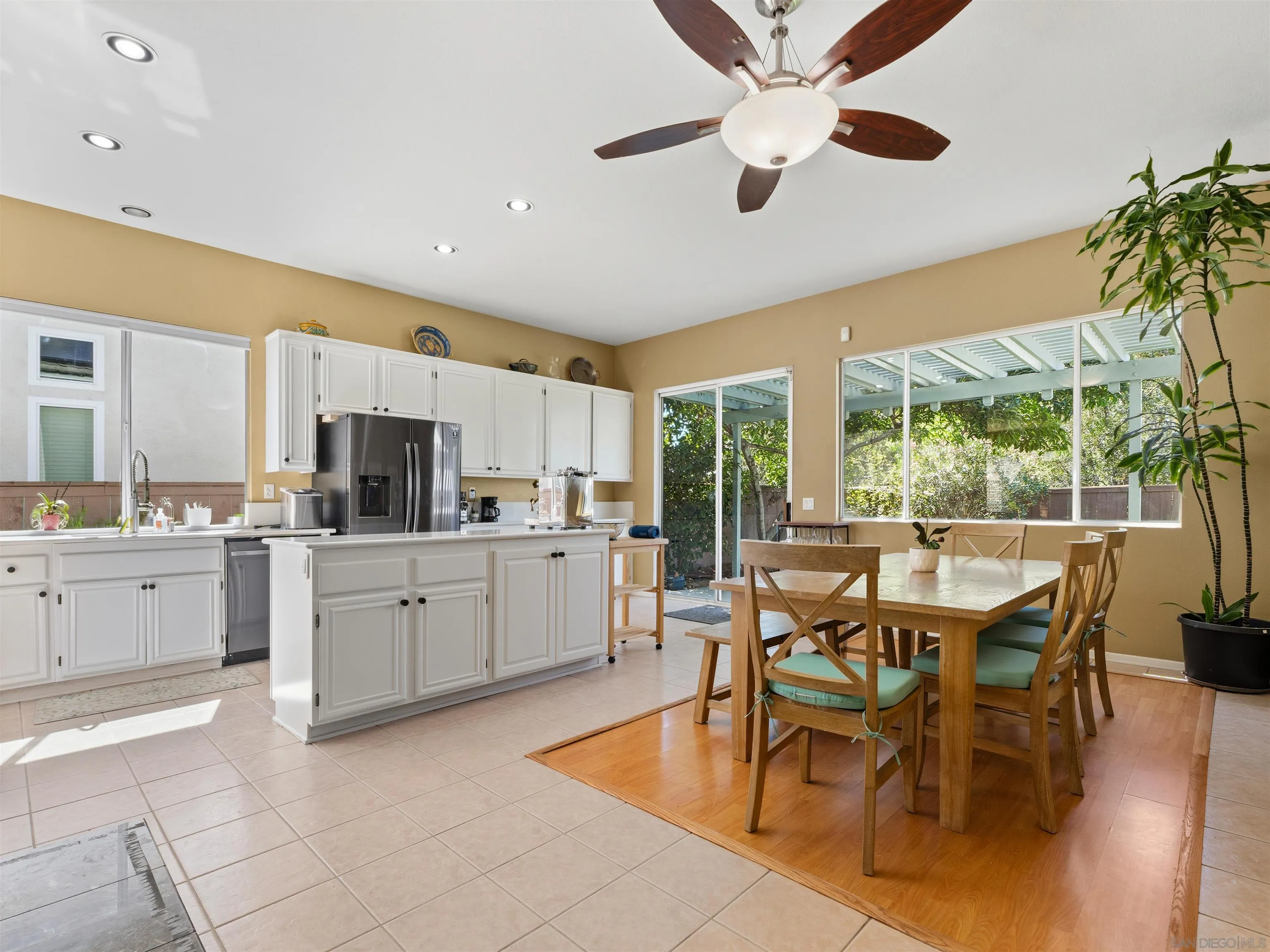 https://cdn.realtyfeed.com/cdn/127/260015661/3d1d005c3dfb79e034341dffba4b5032.webp