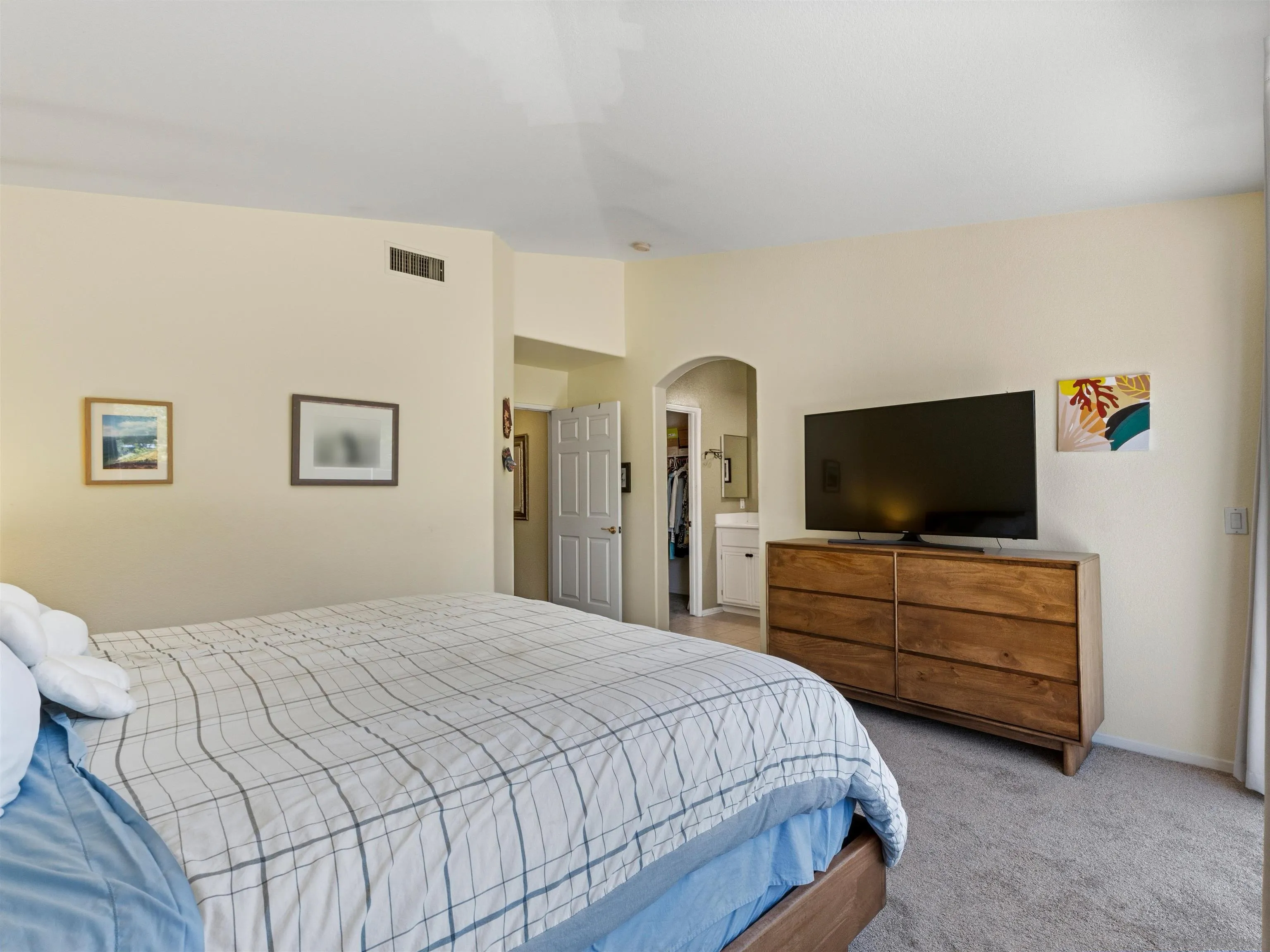 https://cdn.realtyfeed.com/cdn/127/260015661/4e0938b28d4cf56c4cecf0429f1664d1.webp