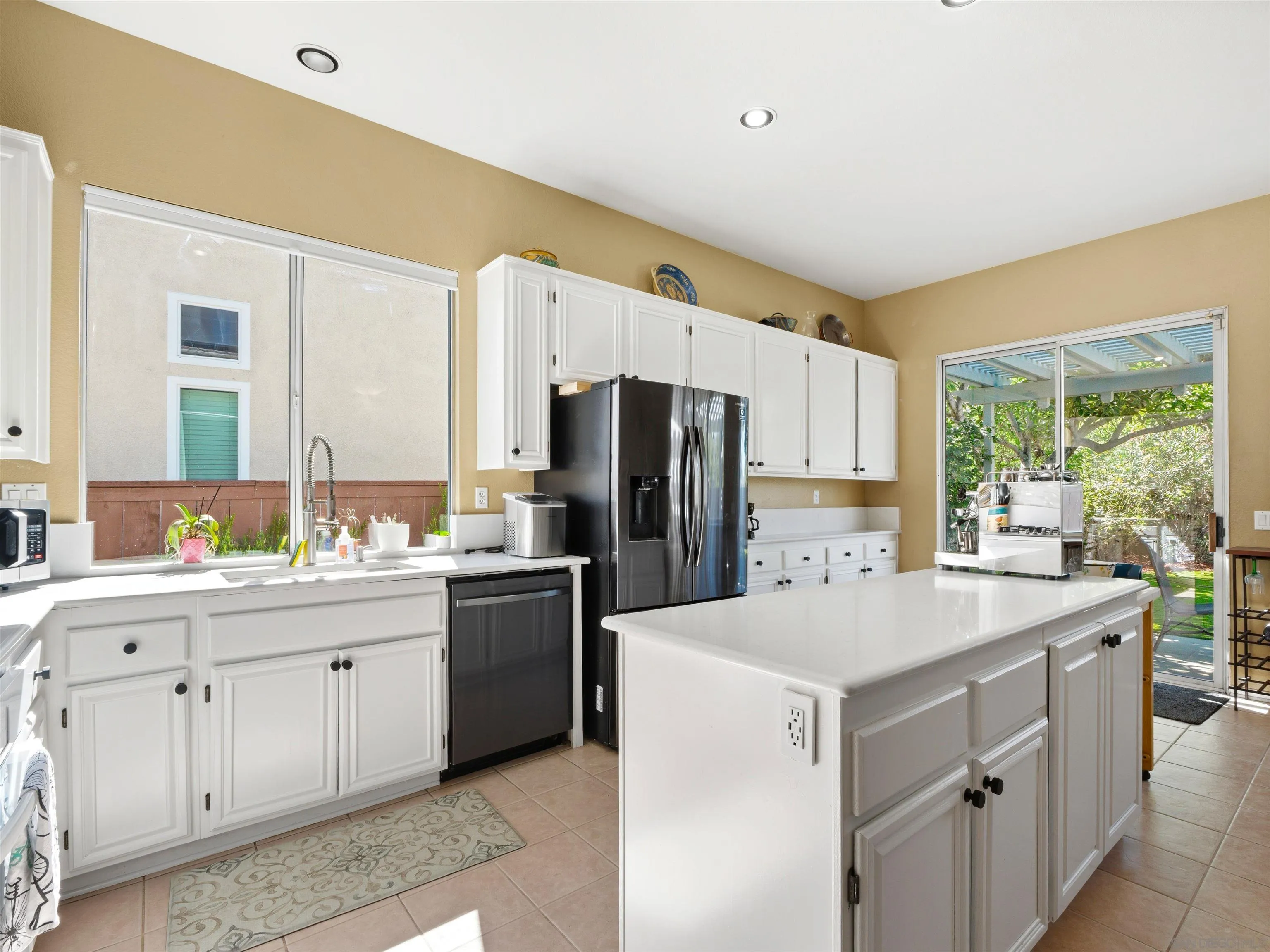 https://cdn.realtyfeed.com/cdn/127/260015661/726c75914a80ec8103bee28fe0186421.webp