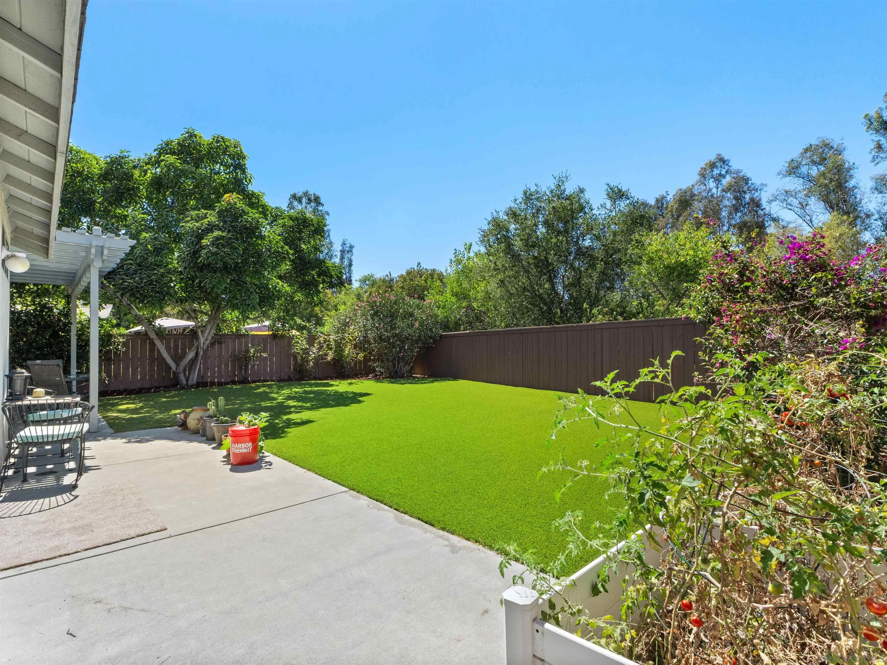https://cdn.realtyfeed.com/cdn/127/260015661/9e2fde870c9e5a4cbf0e159ce6f403d8.webp