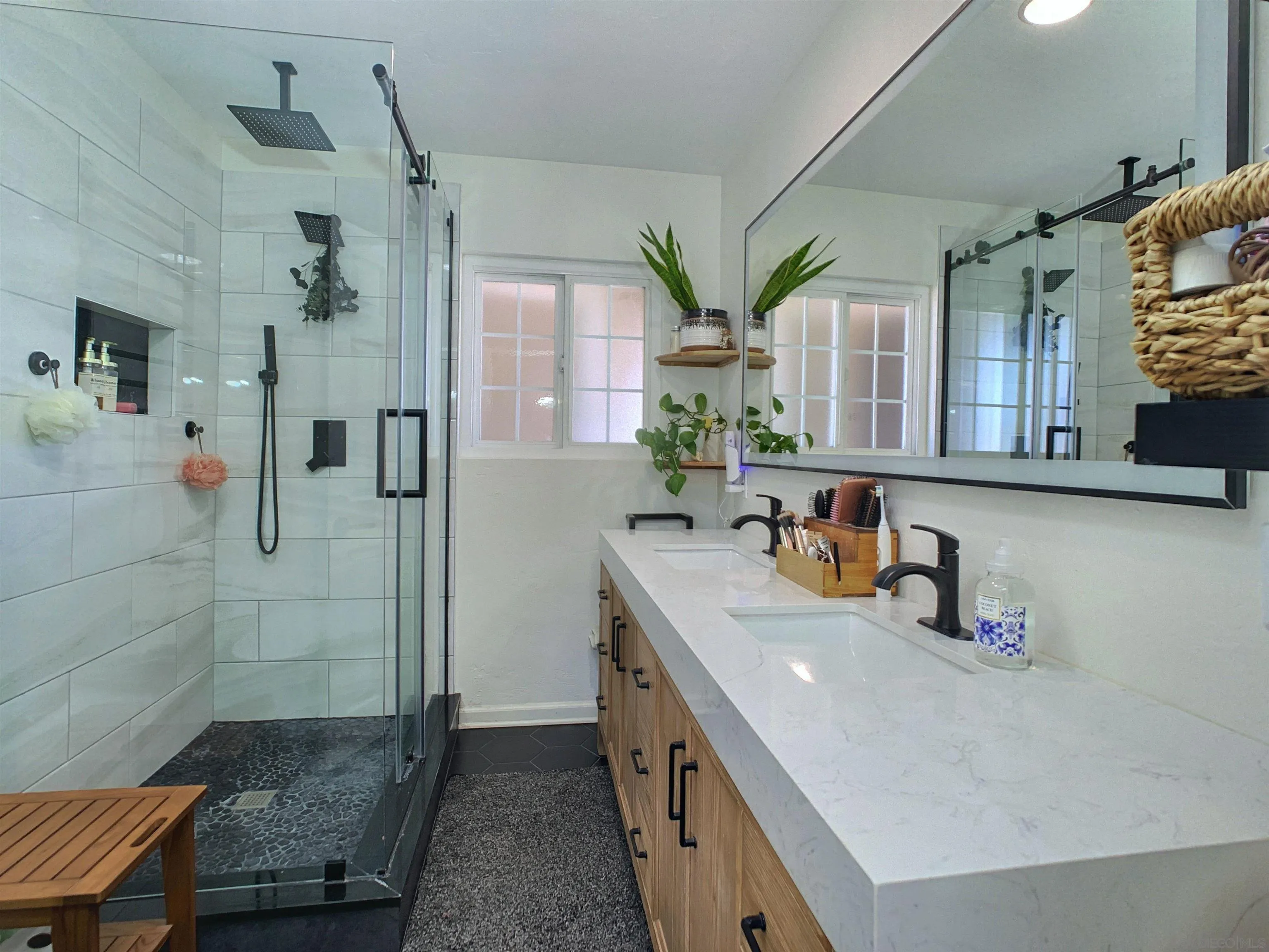 https://cdn.realtyfeed.com/cdn/127/260015662/053840bf8aeebf26827d57808efe045a.webp