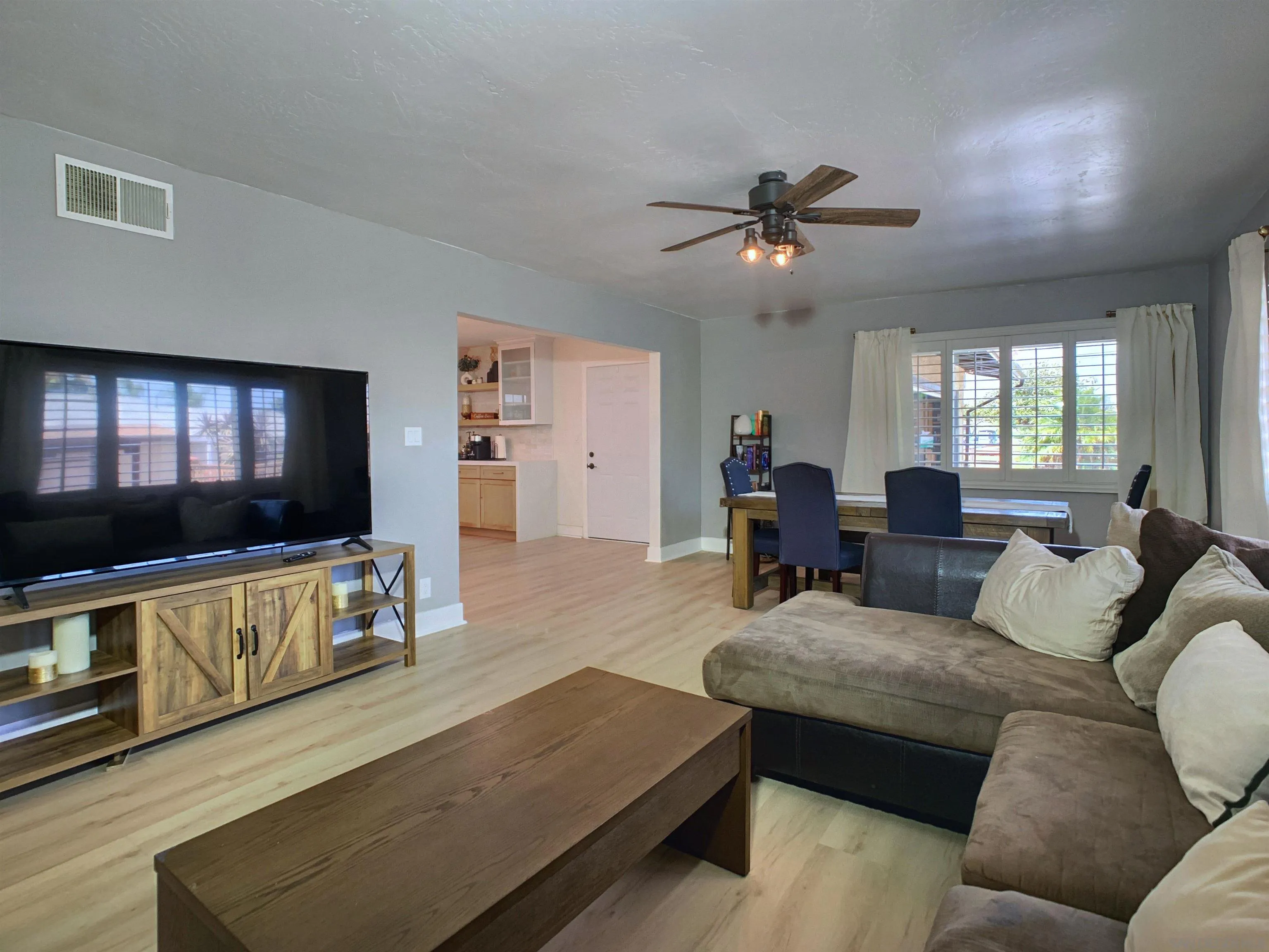 https://cdn.realtyfeed.com/cdn/127/260015662/0cd66ace29ce71ccf324ad506e3b5087.webp