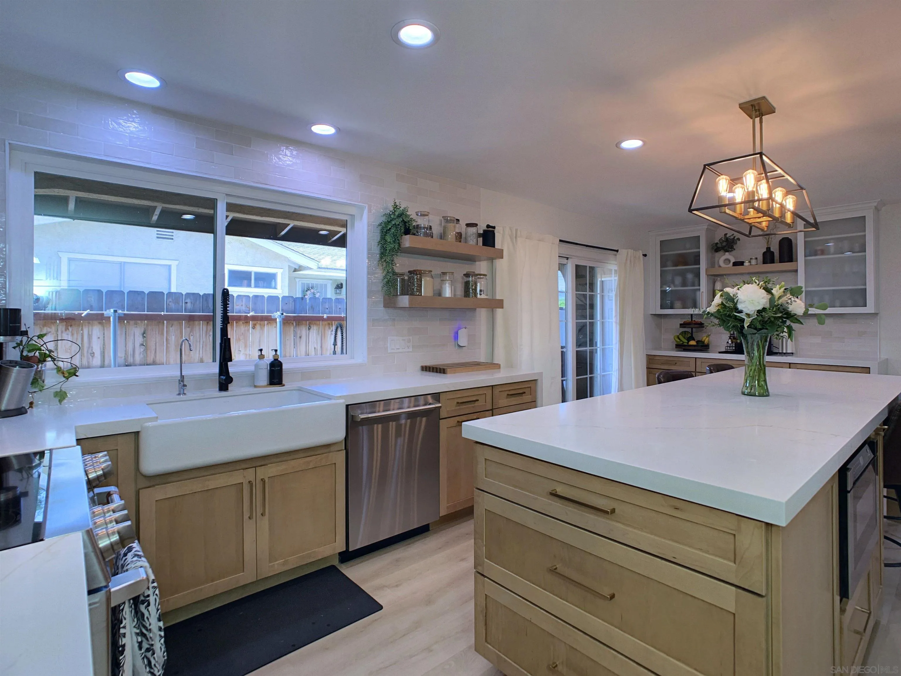 https://cdn.realtyfeed.com/cdn/127/260015662/11e7e70ab26fc9be7c7555c4234d5d7f.webp