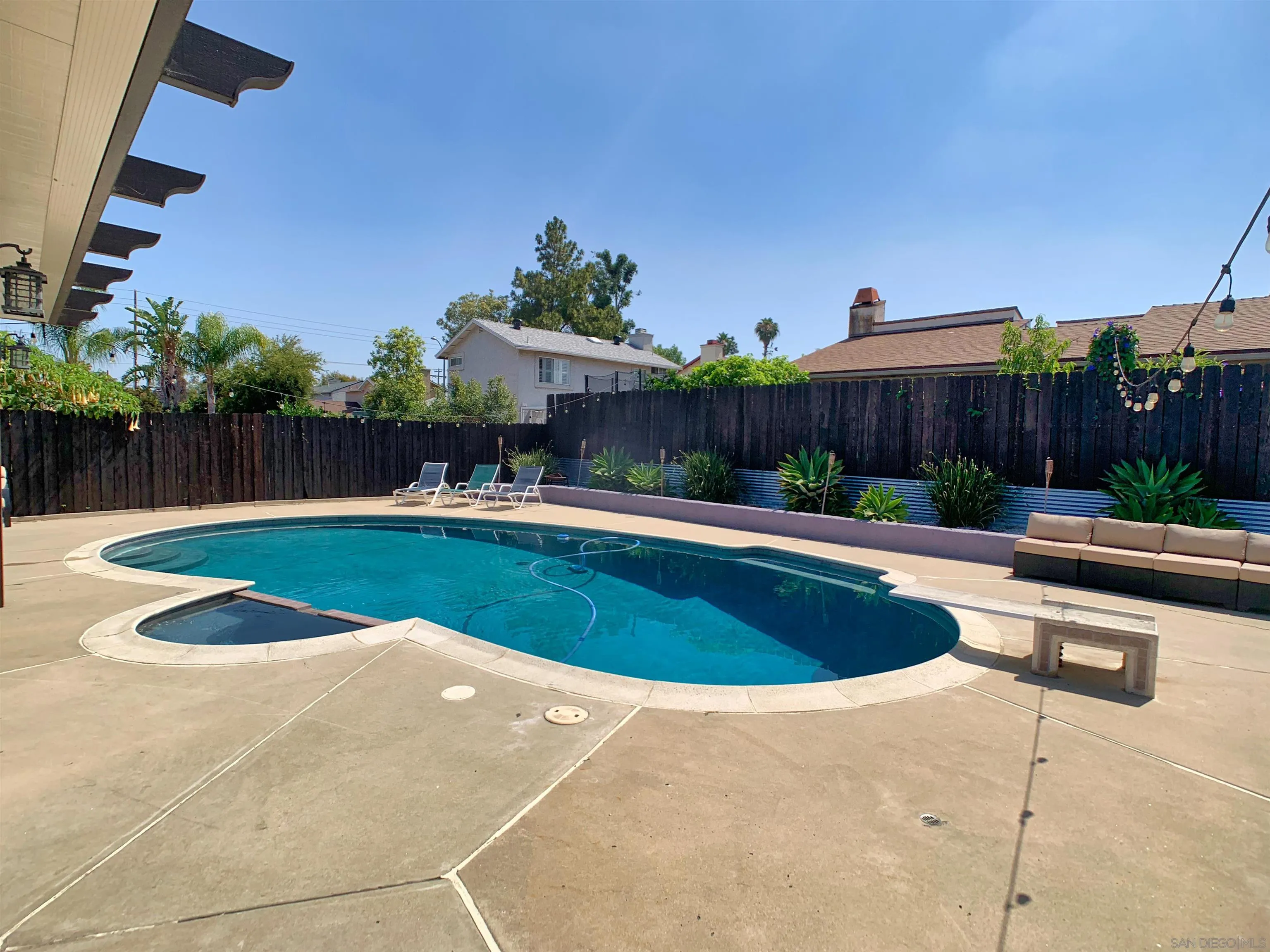 https://cdn.realtyfeed.com/cdn/127/260015662/32da9edcc28526335828310558c9fb7a.webp