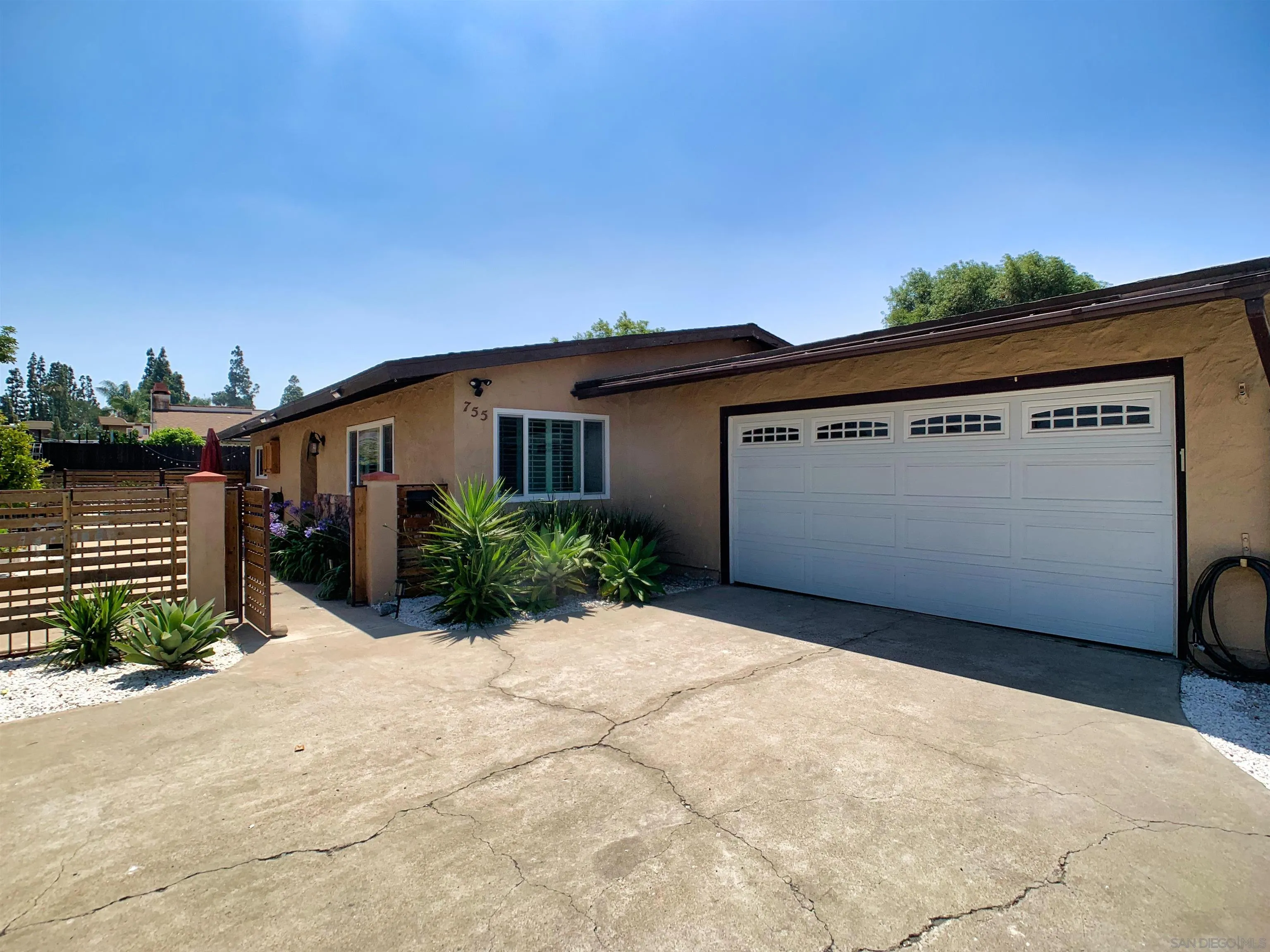 https://cdn.realtyfeed.com/cdn/127/260015662/3d6f3ed4b36f45e72f38effe8eb83826.webp