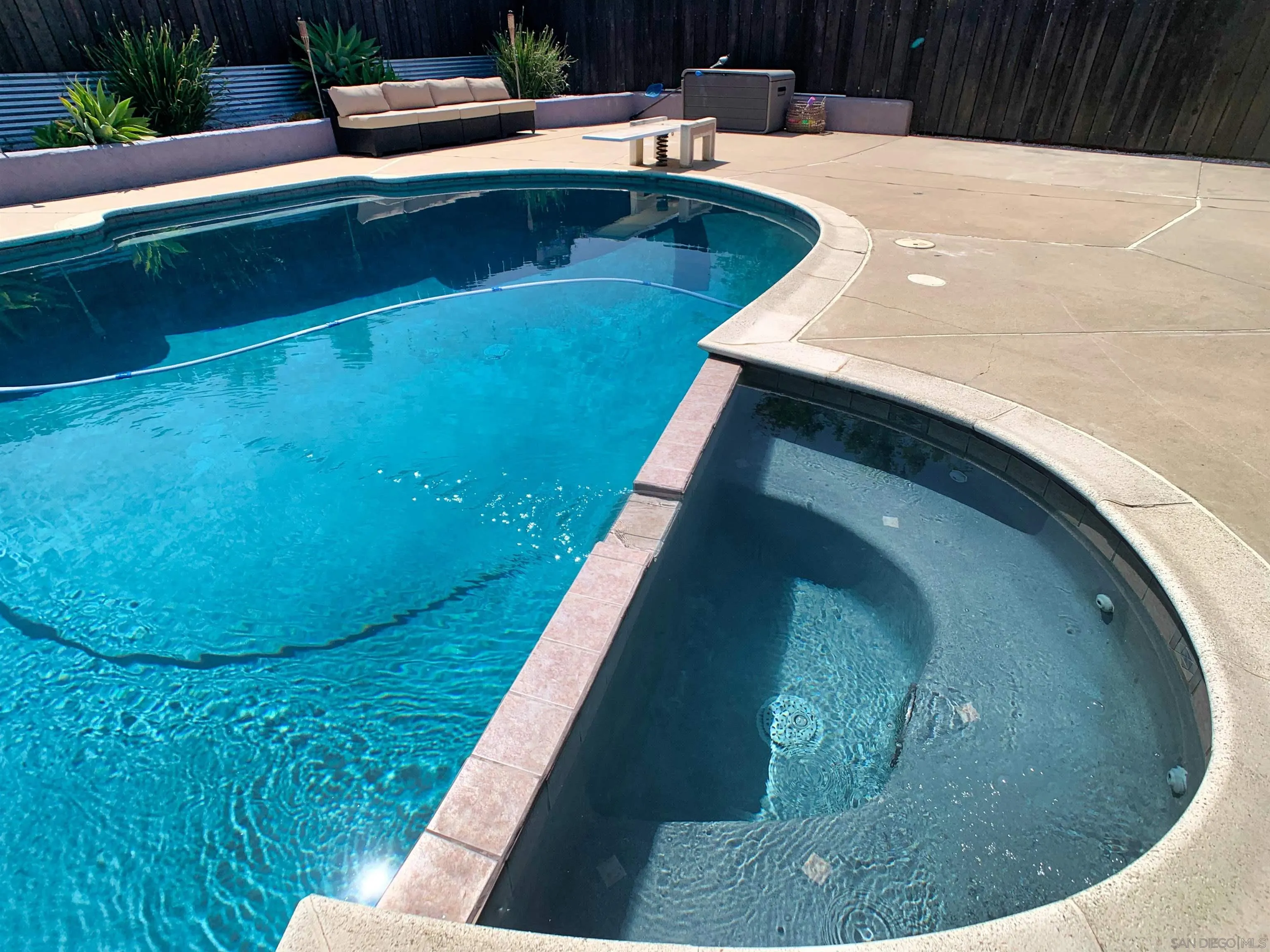 https://cdn.realtyfeed.com/cdn/127/260015662/817c346ef62c67bdcaf00c11b147db01.webp