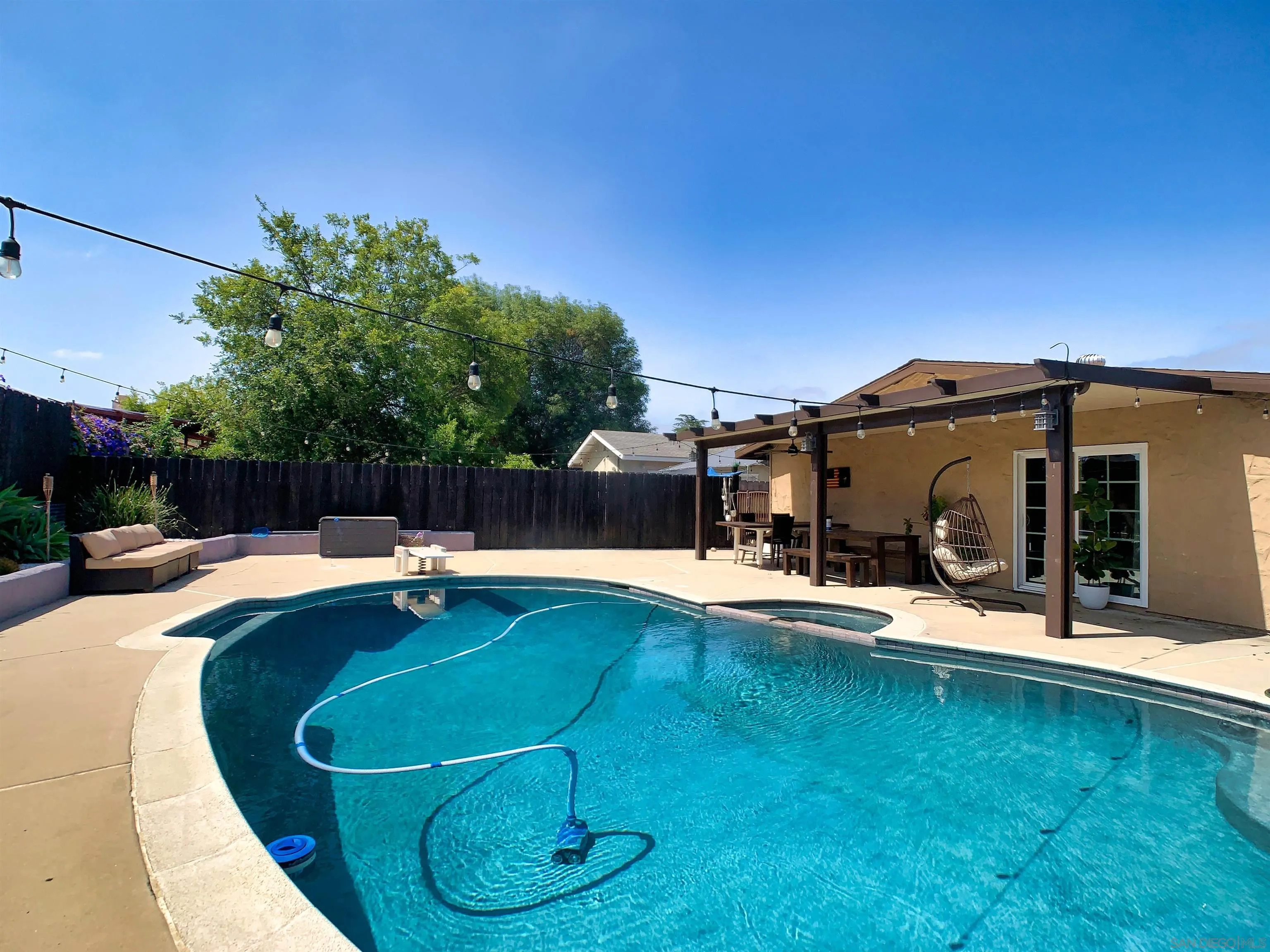 https://cdn.realtyfeed.com/cdn/127/260015662/afc4d9b03fe756caaad39398abf18725.webp