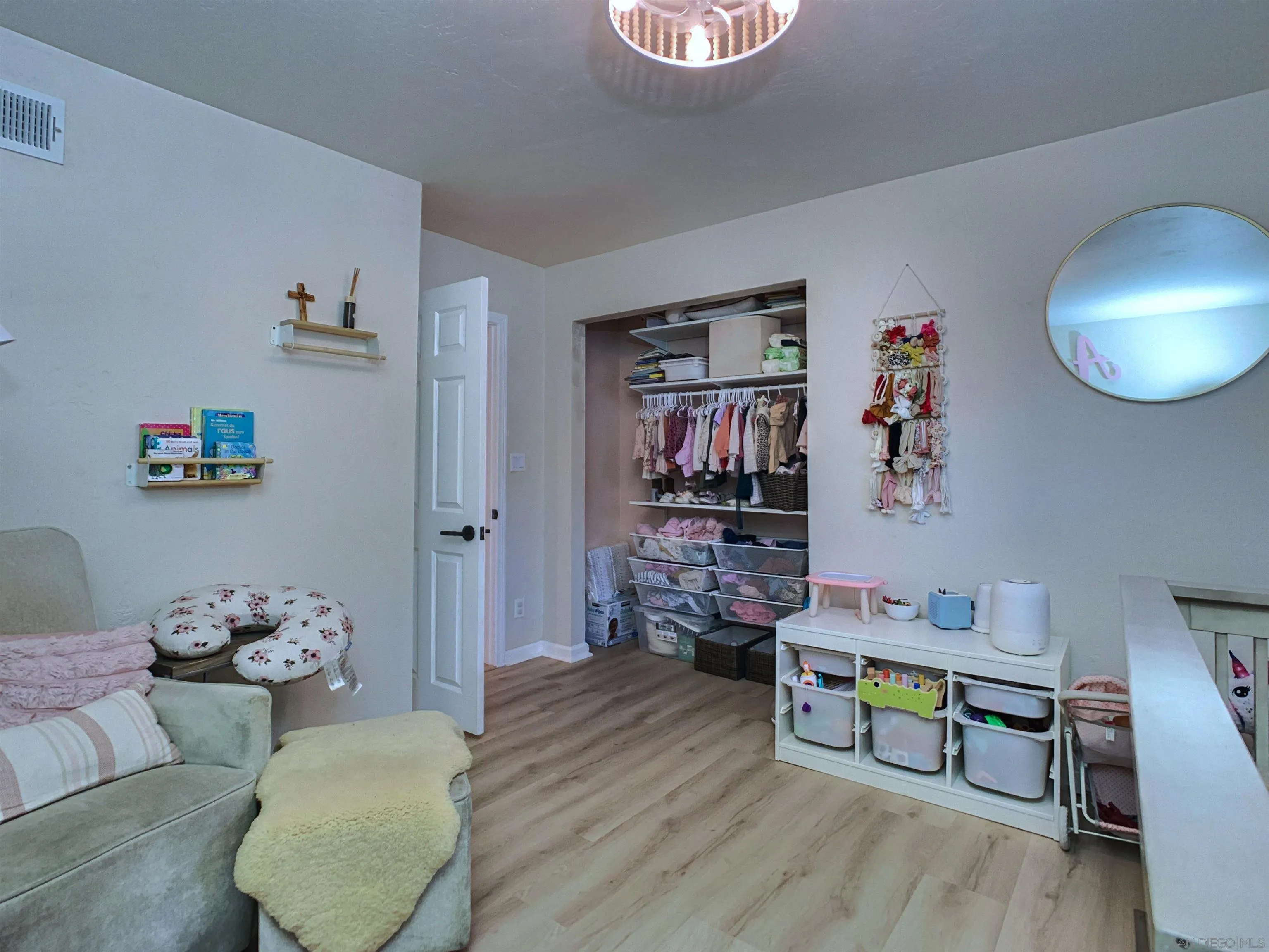 https://cdn.realtyfeed.com/cdn/127/260015662/d0dead9031005beb144321344eefe3d9.webp