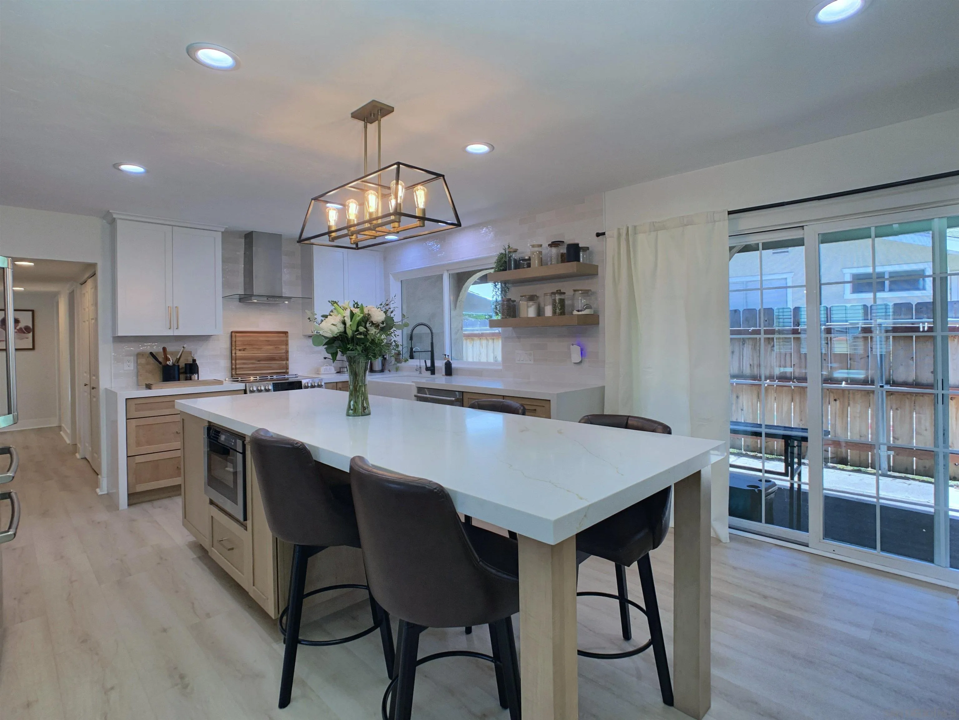 https://cdn.realtyfeed.com/cdn/127/260015662/f48d8f302f84ca4c08924b6f8d9cba48.webp