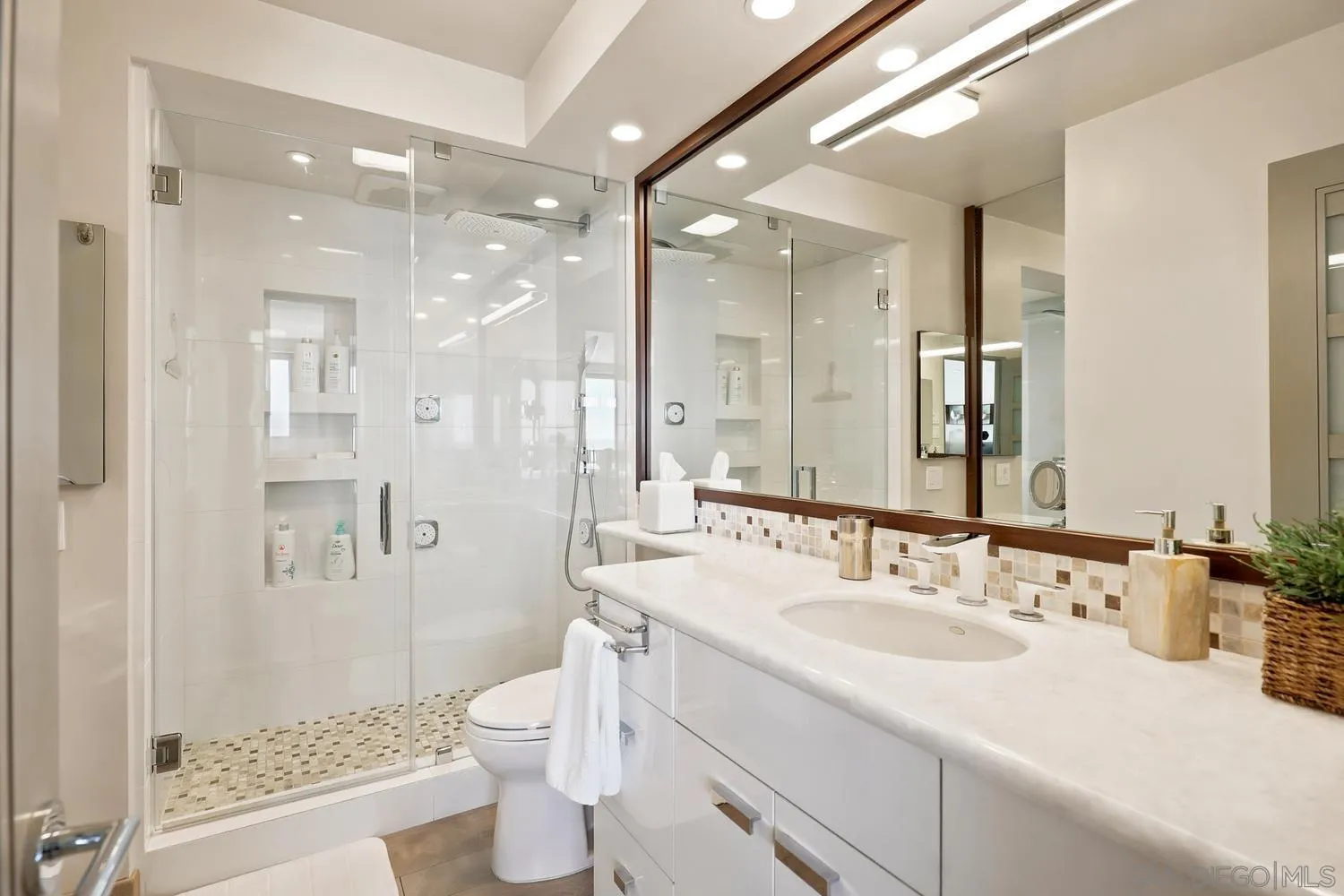 https://cdn.realtyfeed.com/cdn/127/260015666/2bff9217eb9a4b3db9d1896c6392ea1c.webp