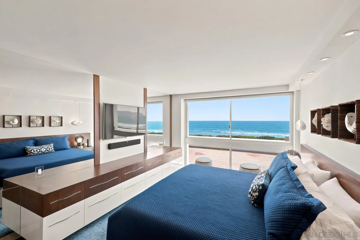 https://cdn.realtyfeed.com/cdn/127/260015666/43d1187a152648be9e7aca9508b365da.webp