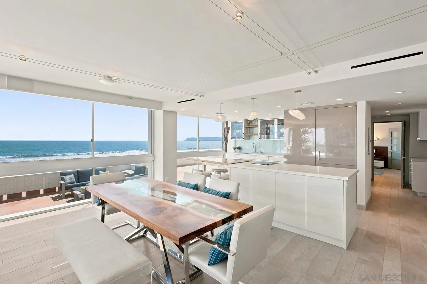 https://cdn.realtyfeed.com/cdn/127/260015666/4b1aece62a86dcea5484a524b6cfef1c.webp
