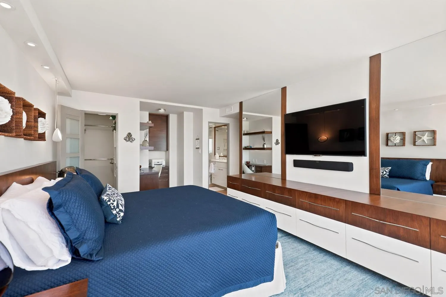 https://cdn.realtyfeed.com/cdn/127/260015666/6826bc54aec9d6ab90b496d1900450a8.webp