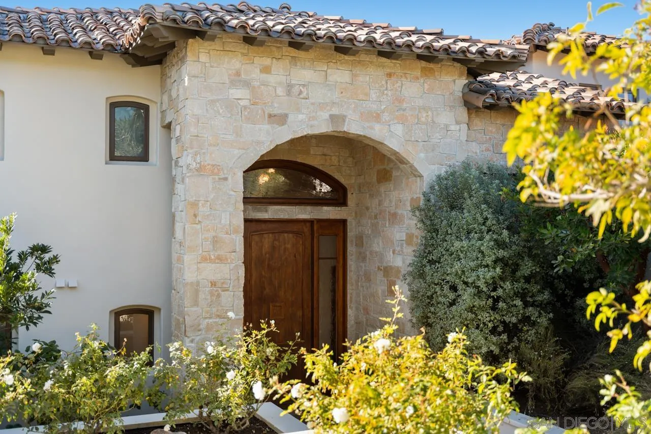 https://cdn.realtyfeed.com/cdn/127/260015671/56e022983e98f08da81209c96b23b62d.webp