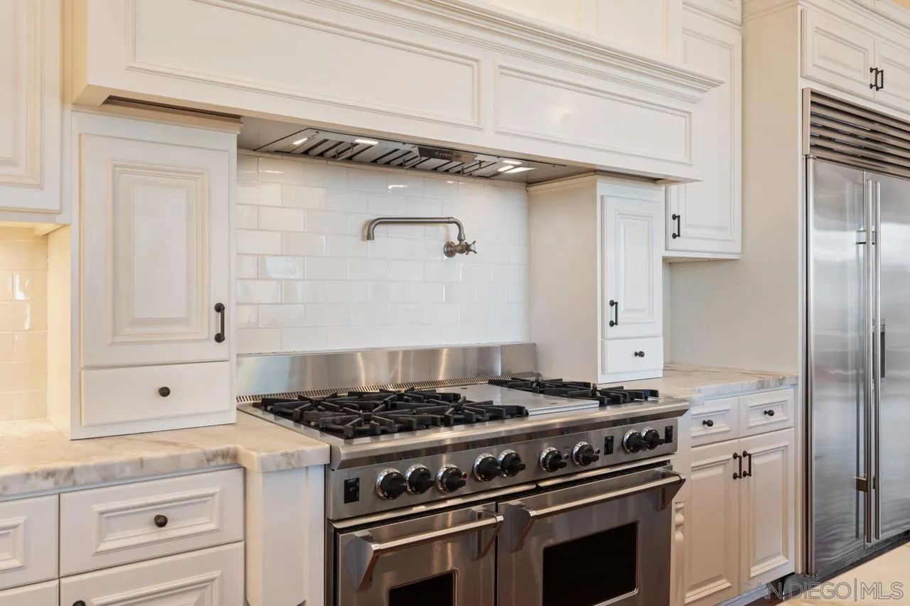 https://cdn.realtyfeed.com/cdn/127/260015671/c2324679dc4a4a3a4d0b4232ab43c135.webp