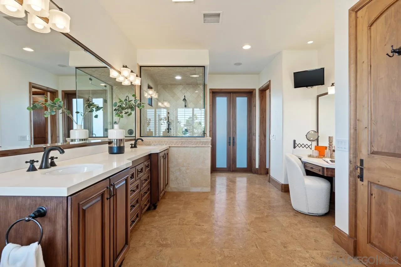 https://cdn.realtyfeed.com/cdn/127/260015671/c50c83ed8c4aedcf2a4767c2574a9142.webp