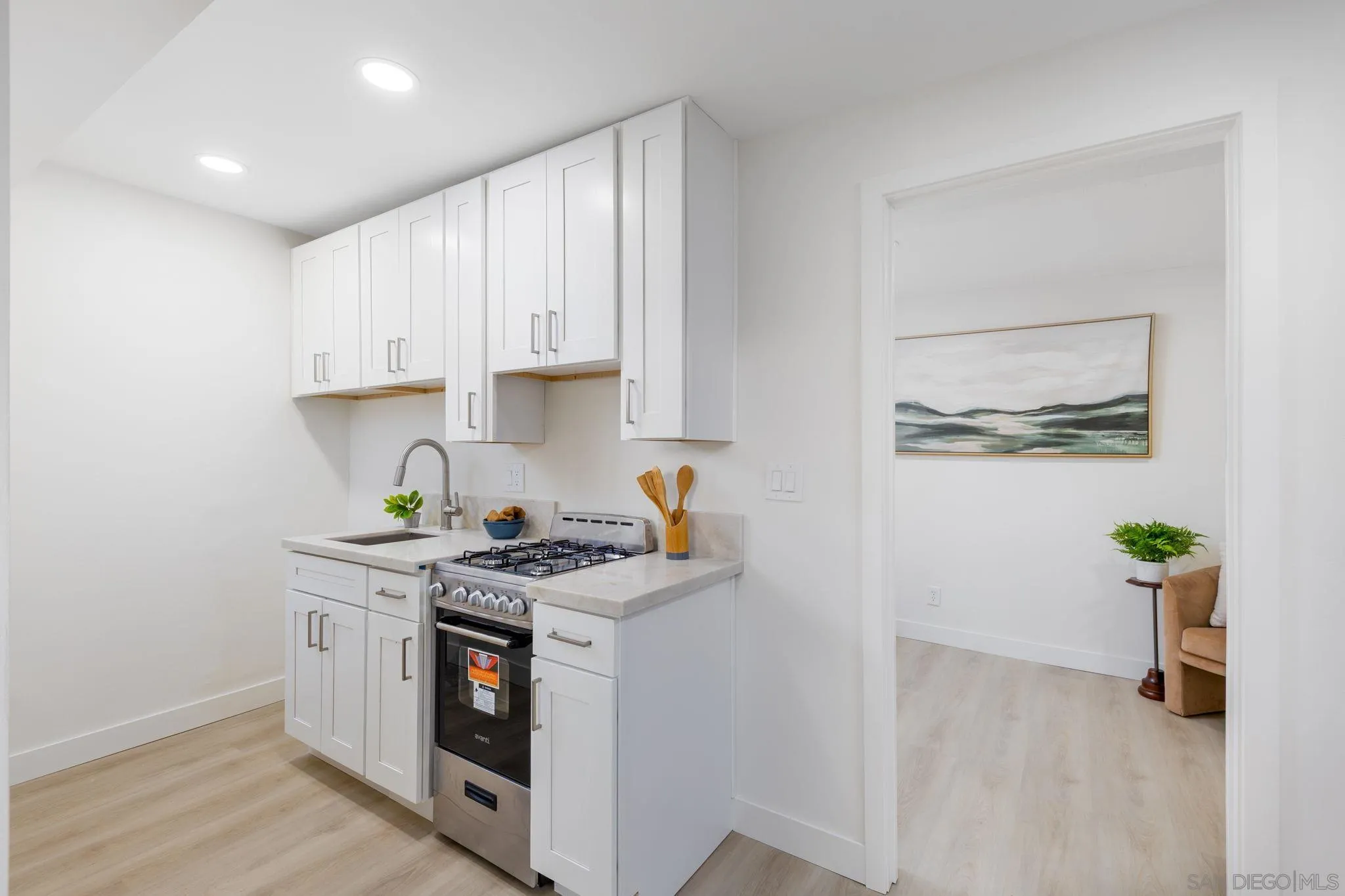 https://cdn.realtyfeed.com/cdn/127/260015673/442ec20ba44d0a26684f4e7b7bbbe321.webp