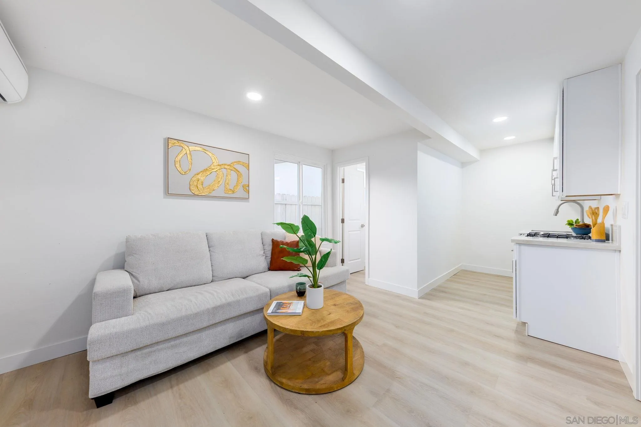 https://cdn.realtyfeed.com/cdn/127/260015673/45fb837487e91001e6e23fa386cfb134.webp