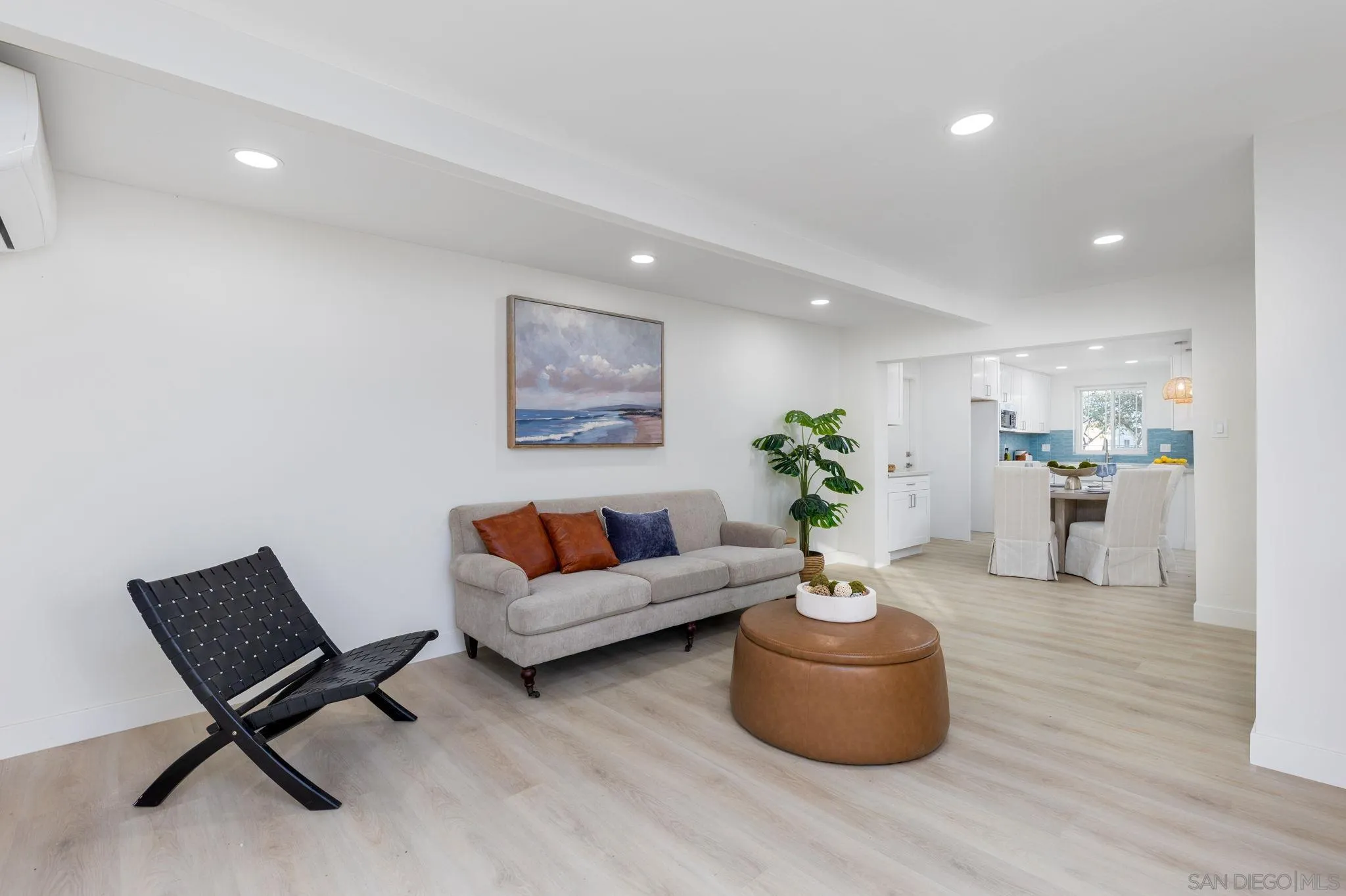 https://cdn.realtyfeed.com/cdn/127/260015673/8810d958f9e058cc1a942c349633bd06.webp