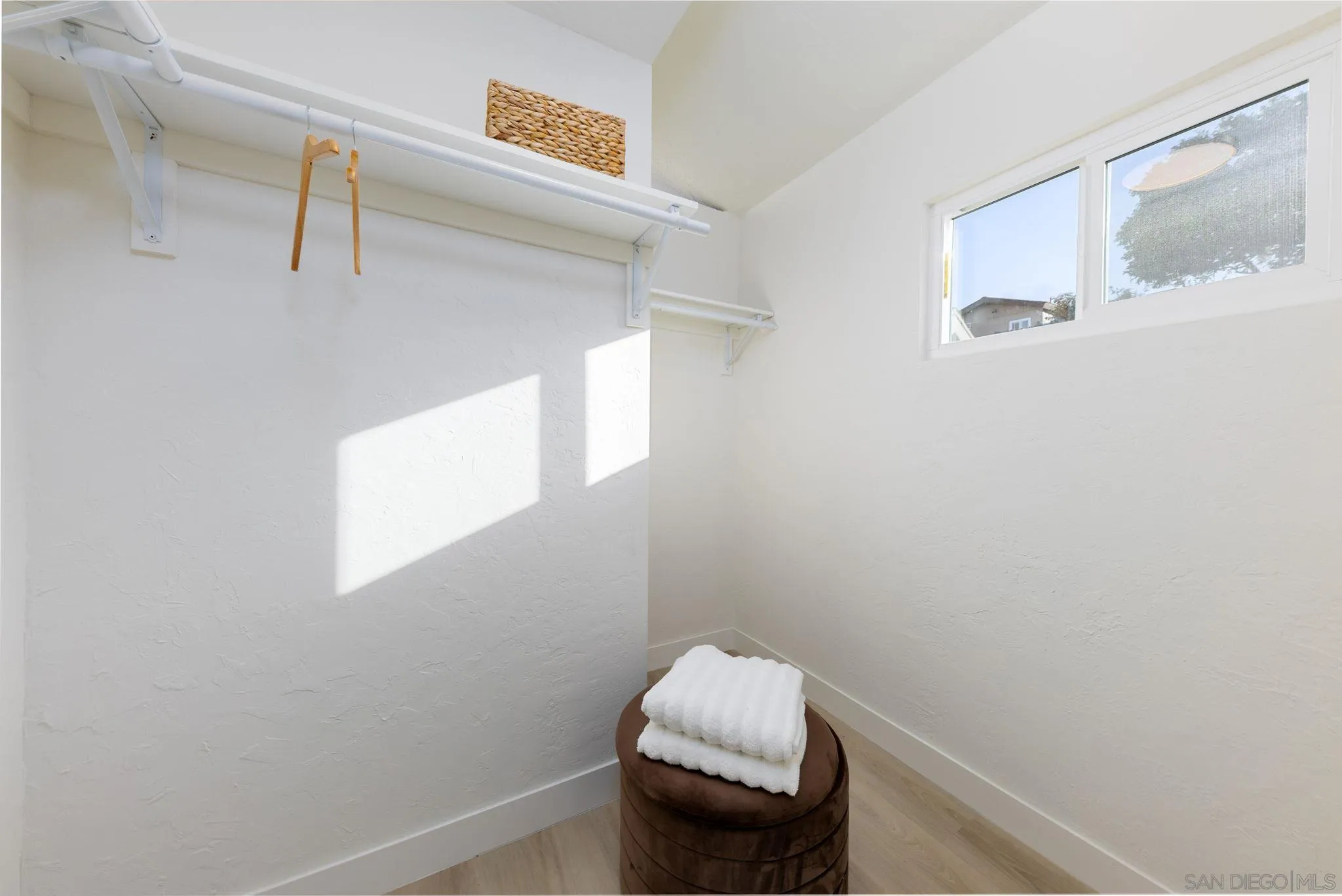 https://cdn.realtyfeed.com/cdn/127/260015673/b3ec492ba201549ab393c88c82e135f1.webp