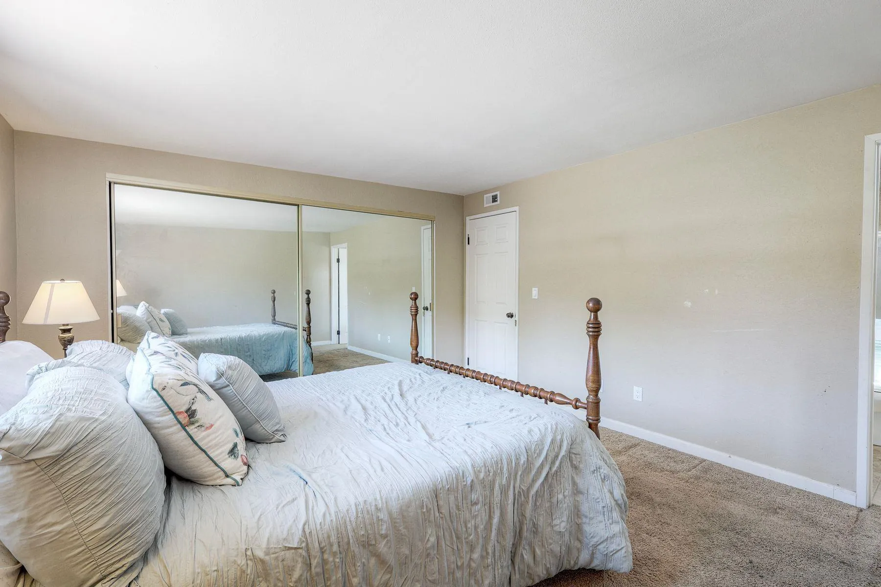 https://cdn.realtyfeed.com/cdn/127/260015676/0d25946e7b762dfe66bbd94e97022504.webp