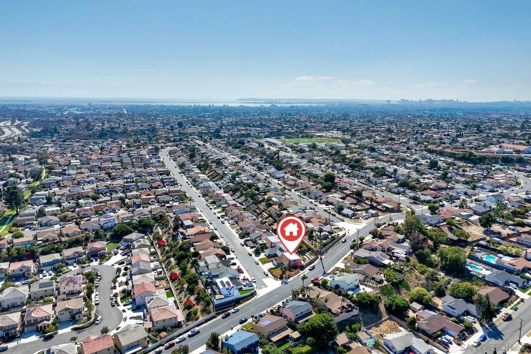 https://cdn.realtyfeed.com/cdn/127/260015676/1eddccdfae98b954230f8fbad1cfbd8a.webp