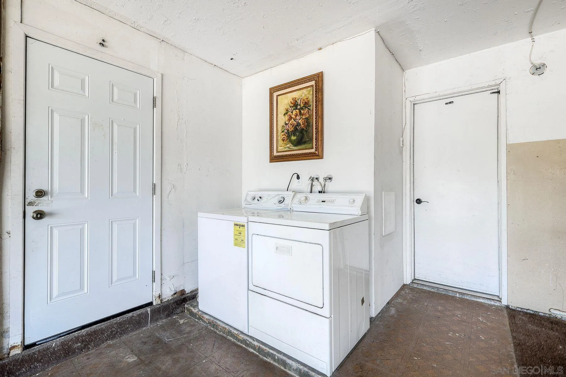 https://cdn.realtyfeed.com/cdn/127/260015676/525d8d4592a440be354323d95a7c1257.webp