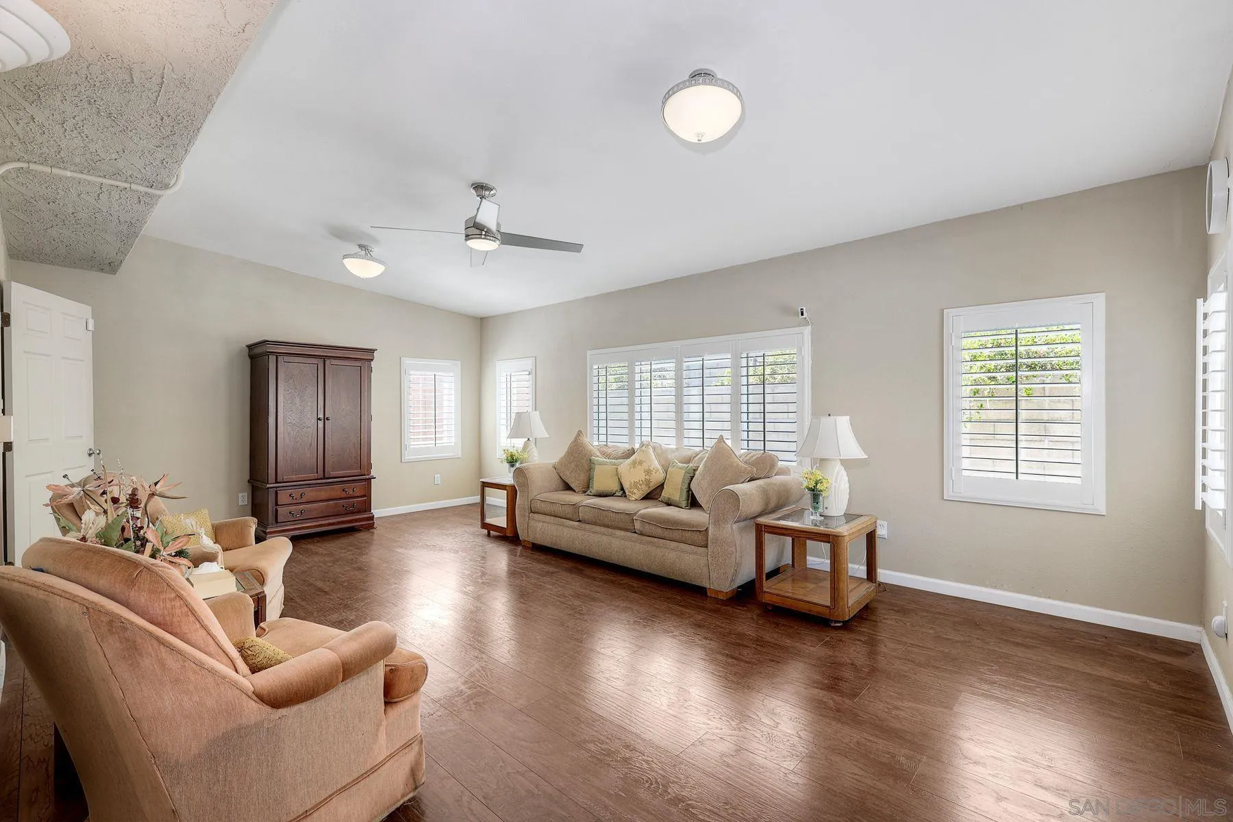 https://cdn.realtyfeed.com/cdn/127/260015676/73488c19dfd56e52dbd7c1c38b7234e6.webp