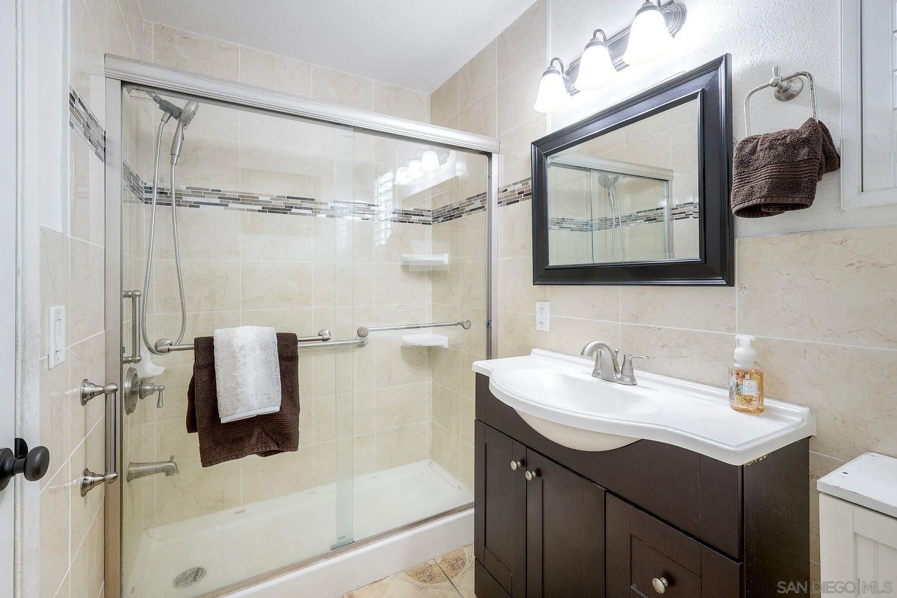 https://cdn.realtyfeed.com/cdn/127/260015676/7a8064f7f624eb2b52e00095f23b1d63.webp
