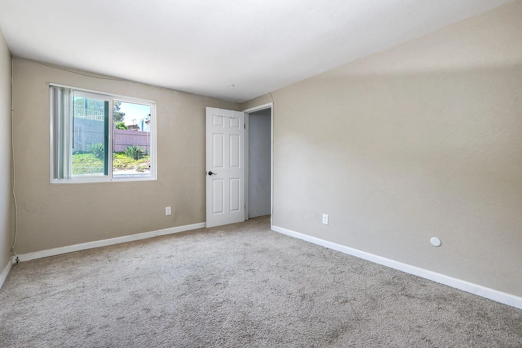 https://cdn.realtyfeed.com/cdn/127/260015676/84962ae26e21af46541389693ef8b194.webp