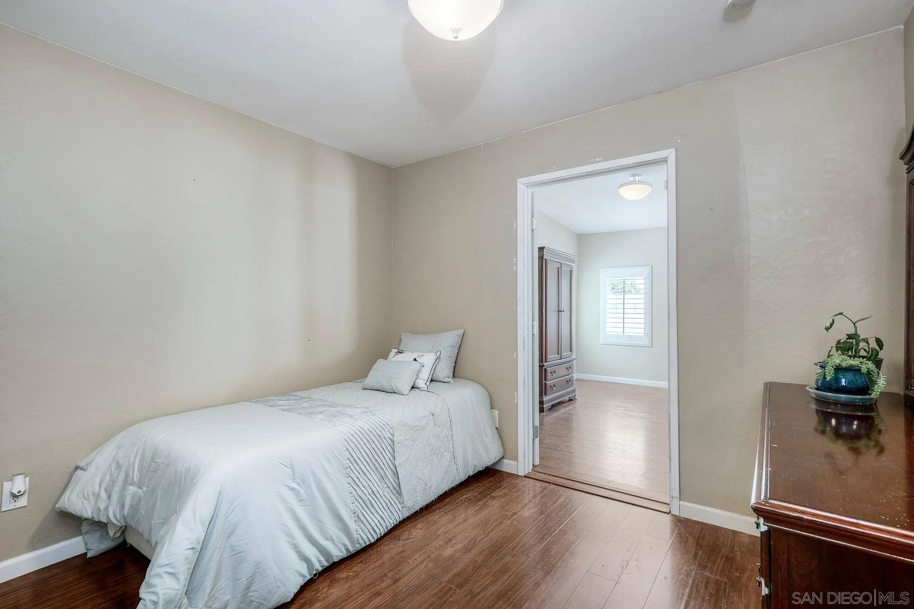 https://cdn.realtyfeed.com/cdn/127/260015676/bbaf04bf3abb5a25072ca868a8dd224e.webp