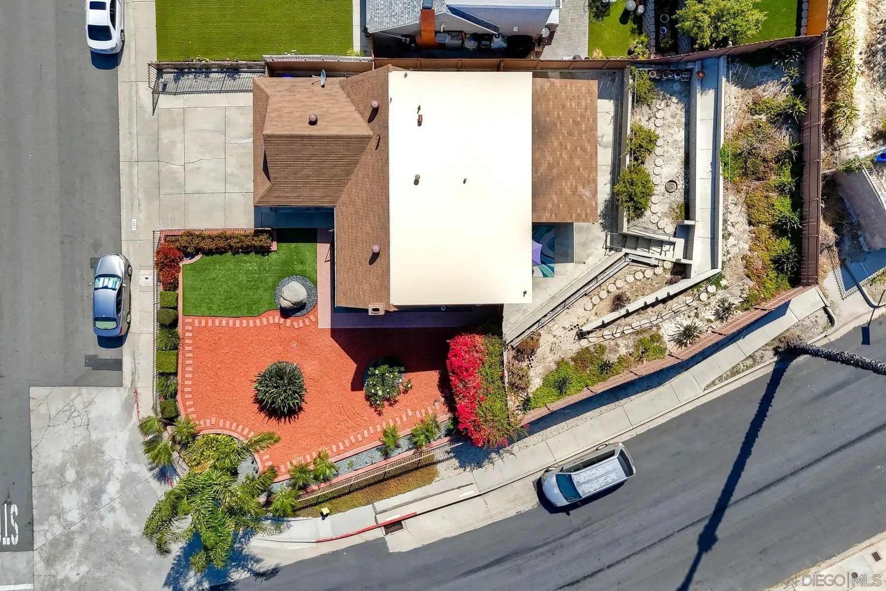 https://cdn.realtyfeed.com/cdn/127/260015676/c0cabb66a2384c23b4324ba0d082a063.webp