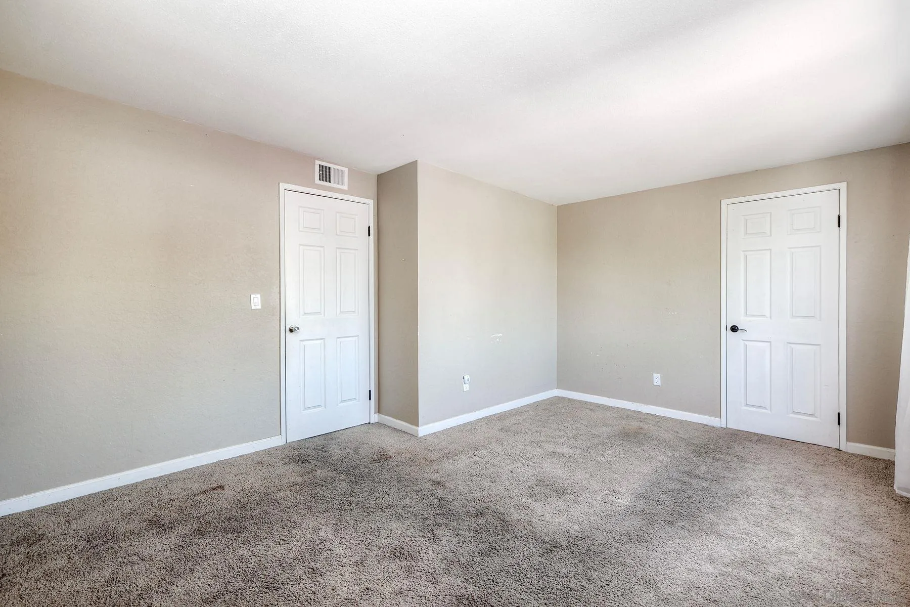 https://cdn.realtyfeed.com/cdn/127/260015676/c5a91688be0b2fa9cf613901f5ef9966.webp