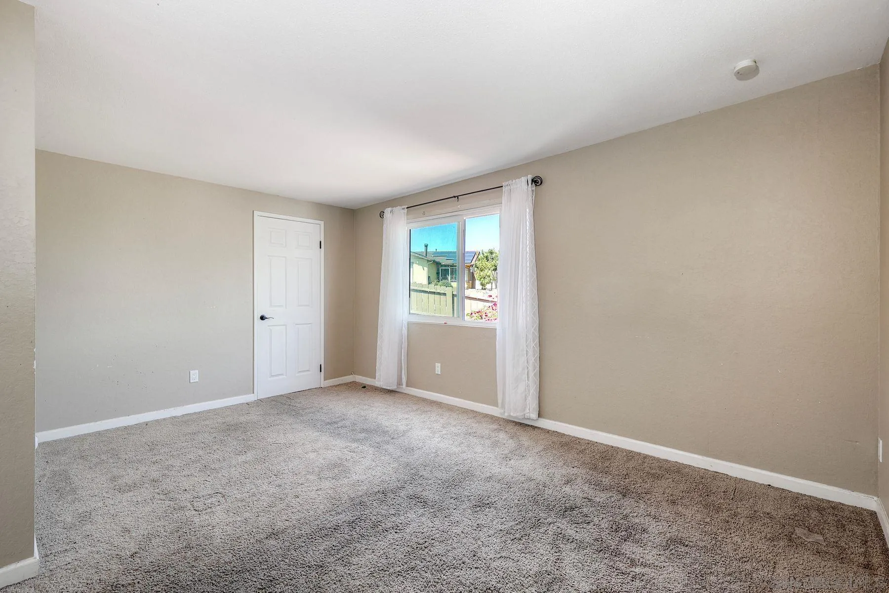 https://cdn.realtyfeed.com/cdn/127/260015676/da667bdc05c3ab45702e136f7d2e536a.webp