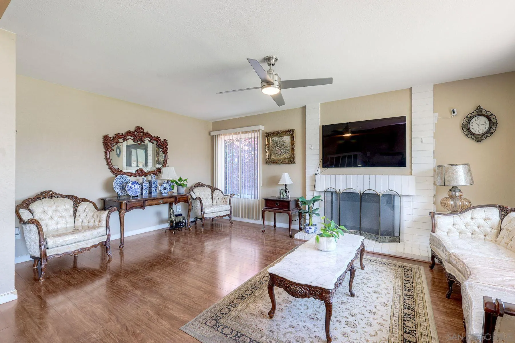 https://cdn.realtyfeed.com/cdn/127/260015676/f9dbb5f75ee04732115fa864132668fc.webp