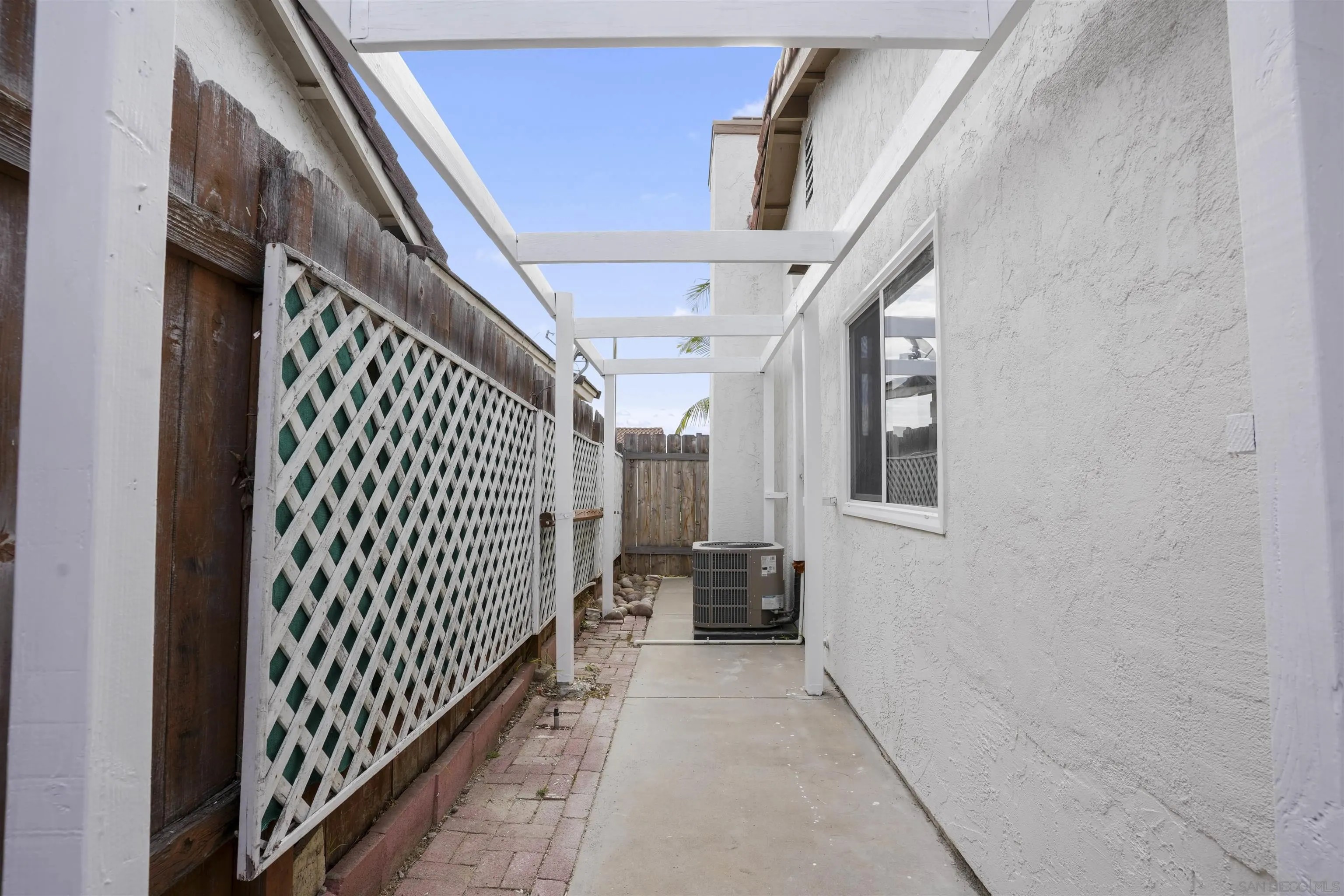 https://cdn.realtyfeed.com/cdn/127/260015677/390205a13d57bd68f138a8cefa651f96.webp