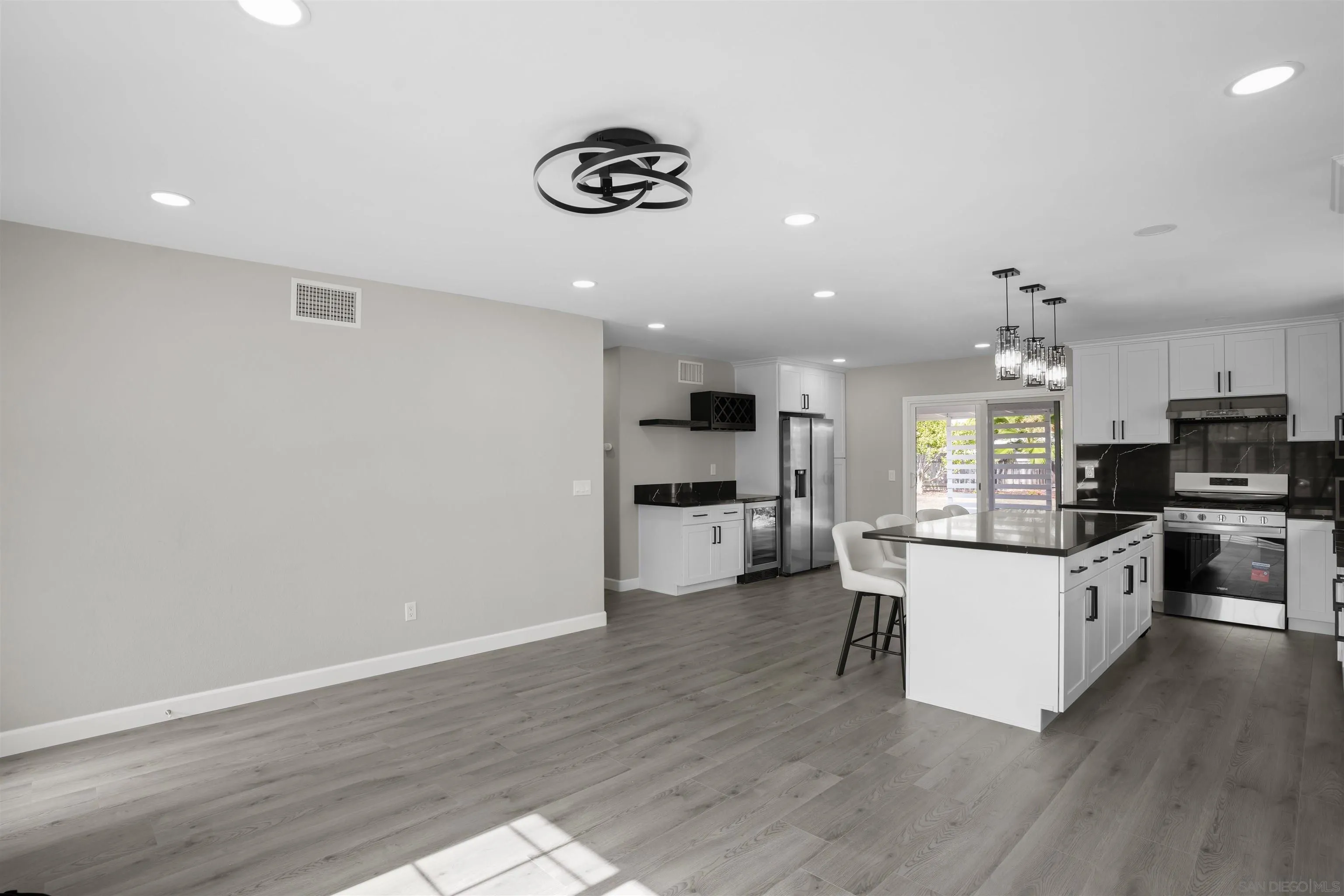 https://cdn.realtyfeed.com/cdn/127/260015677/3c44320310a14f19310be0bd0aea7ab9.webp