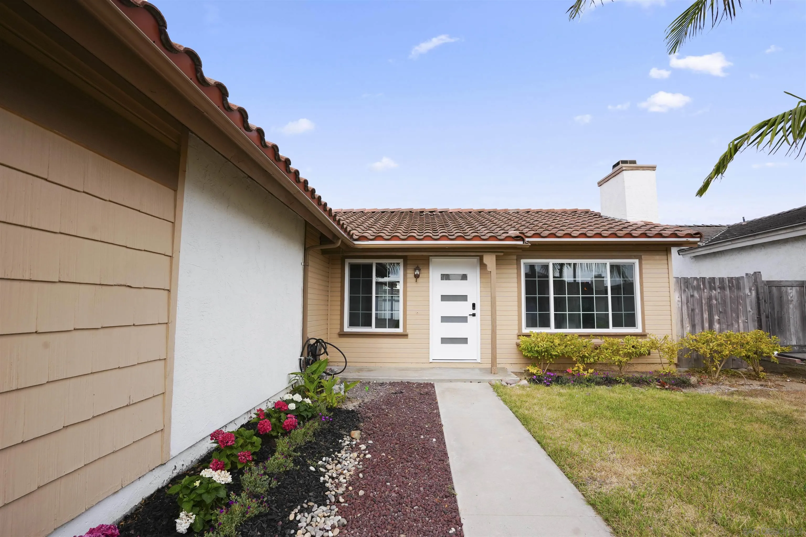 https://cdn.realtyfeed.com/cdn/127/260015677/7021fb818615f4838fbdfe46cac37a72.webp