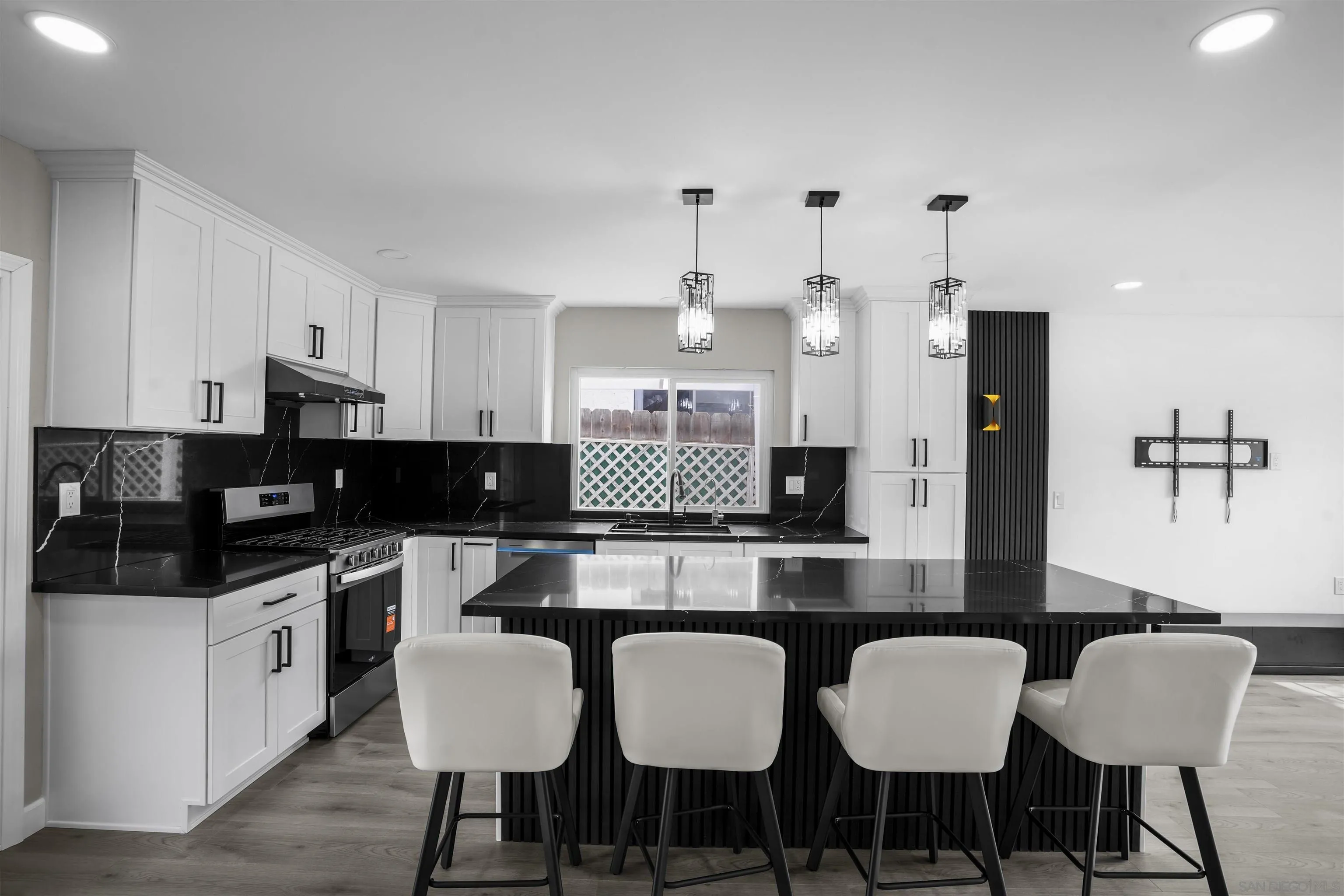 https://cdn.realtyfeed.com/cdn/127/260015677/9ff954db3194d9106b949bd6f4a0f2ef.webp