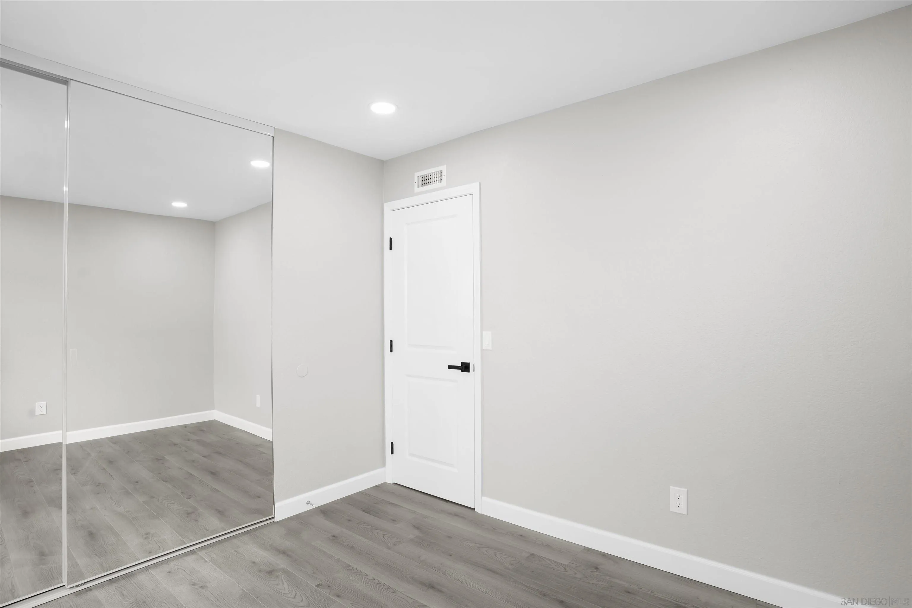 https://cdn.realtyfeed.com/cdn/127/260015677/a8e4d7f7a6b9c85dce2b3446c70726a3.webp