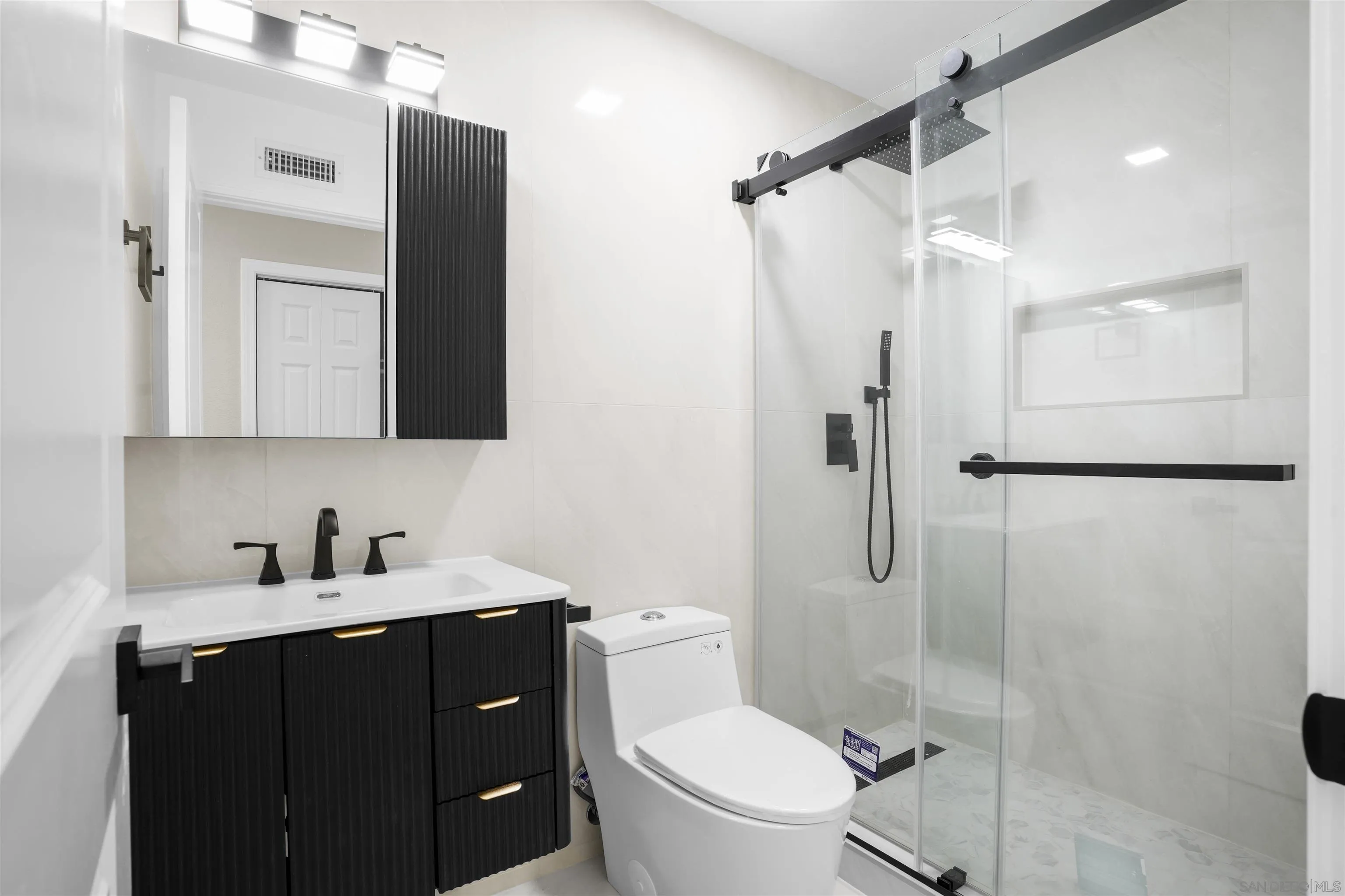 https://cdn.realtyfeed.com/cdn/127/260015677/b3985f5e591066ea65885c92cbad3d5b.webp
