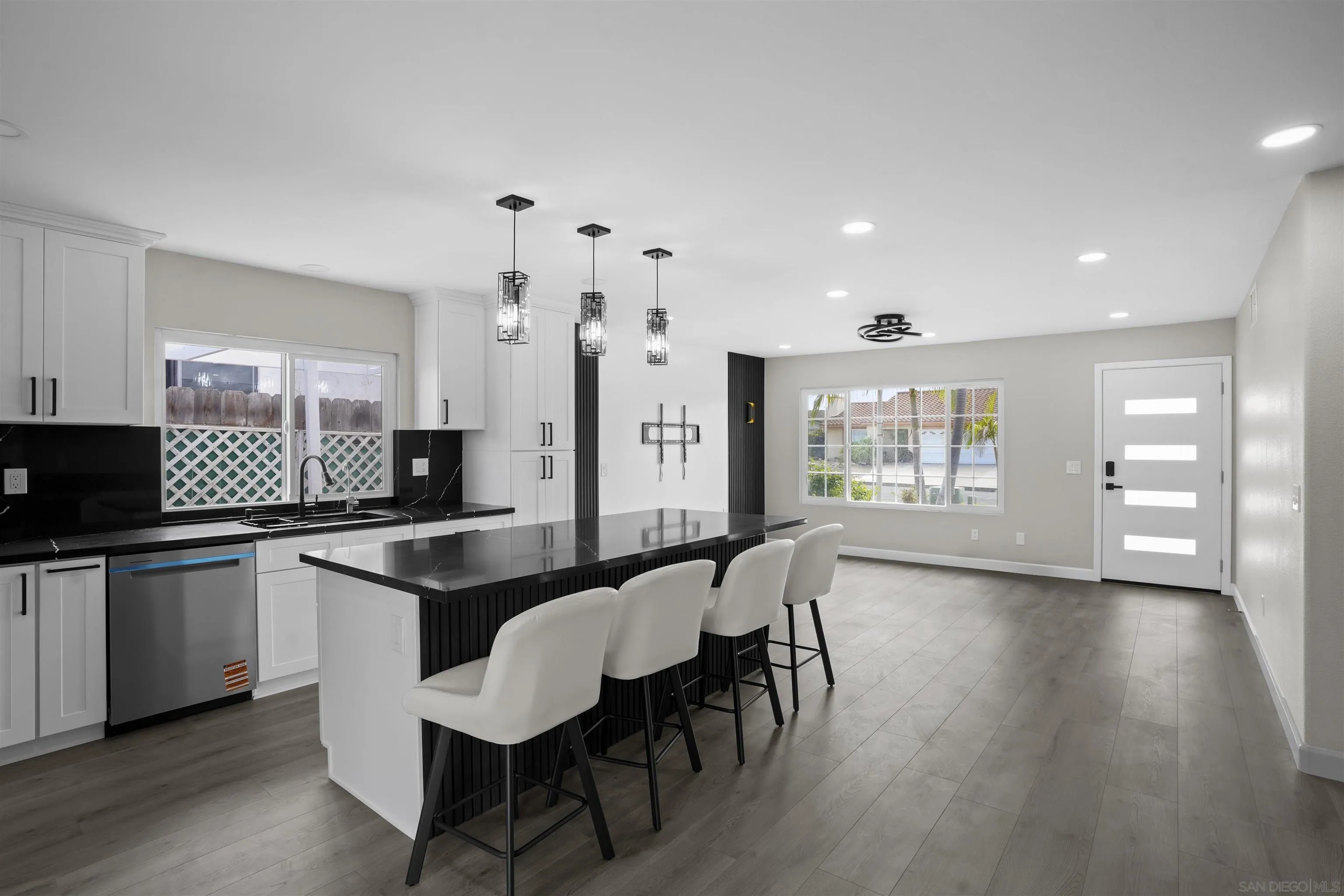 https://cdn.realtyfeed.com/cdn/127/260015677/bece908bca1c88e1c460f53dfcb98127.webp