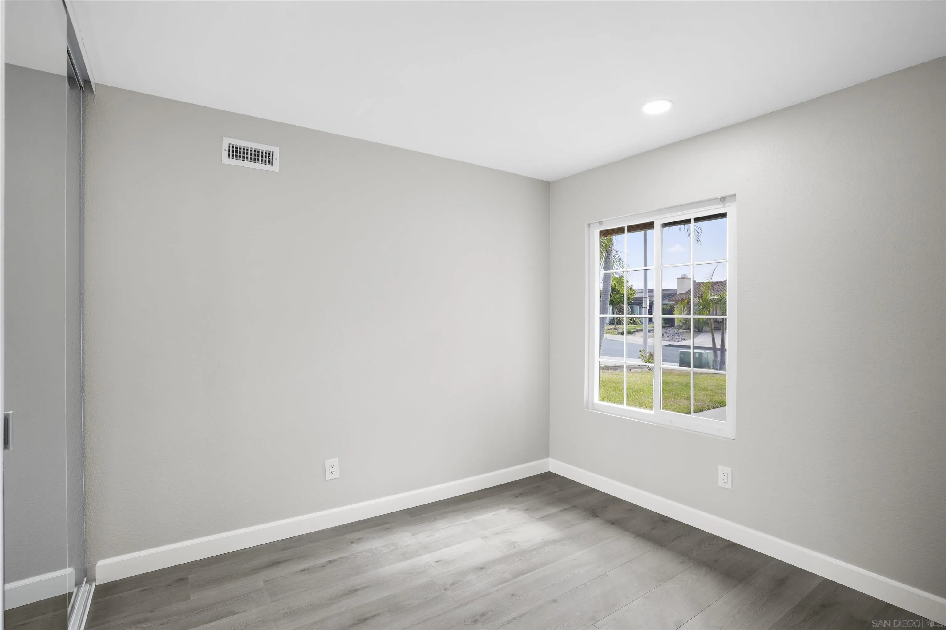 https://cdn.realtyfeed.com/cdn/127/260015677/c1a136d35acc3c40593416fb1fb9b97c.webp