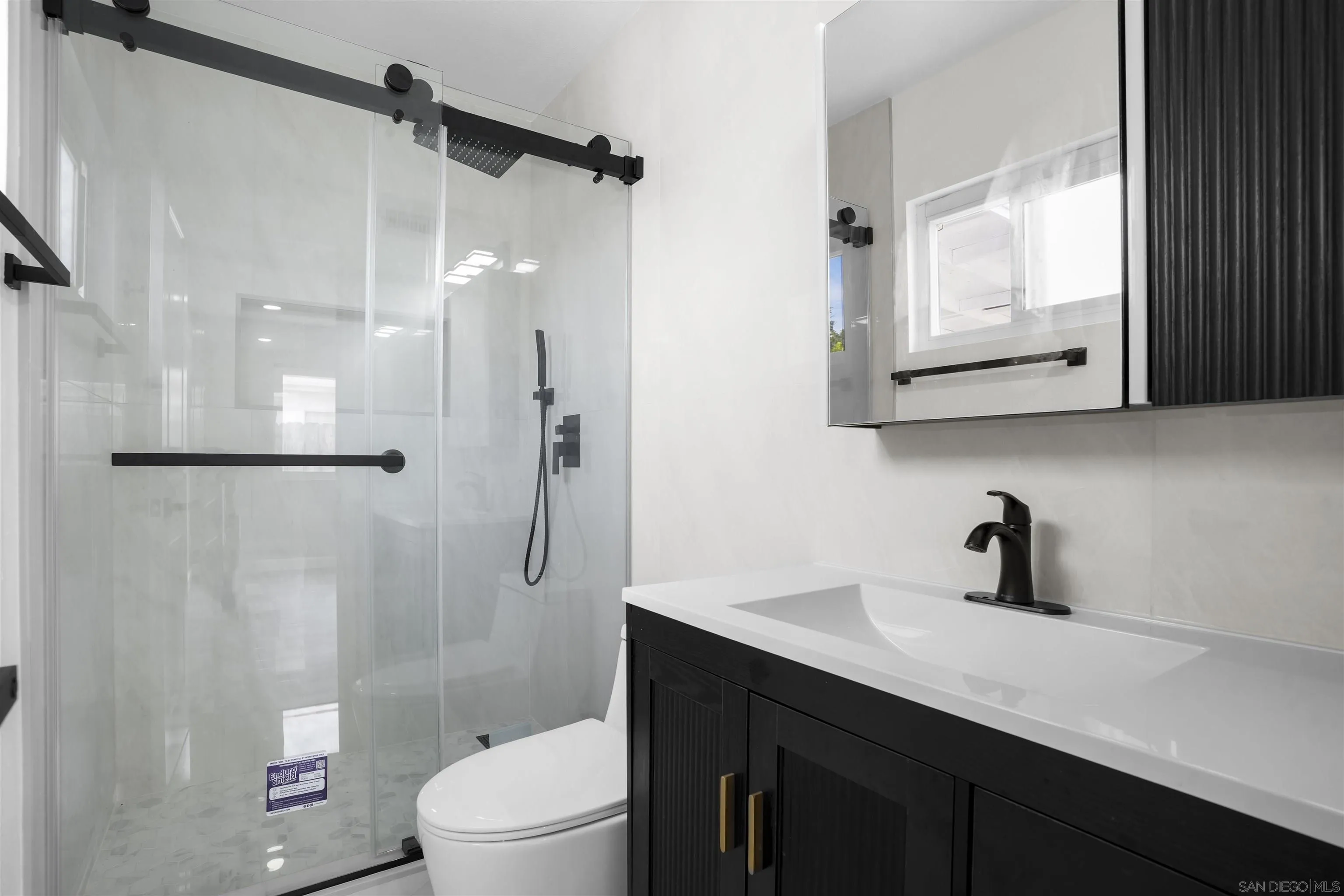 https://cdn.realtyfeed.com/cdn/127/260015677/d2e19421cc46fcccfe95eef62f2708f0.webp