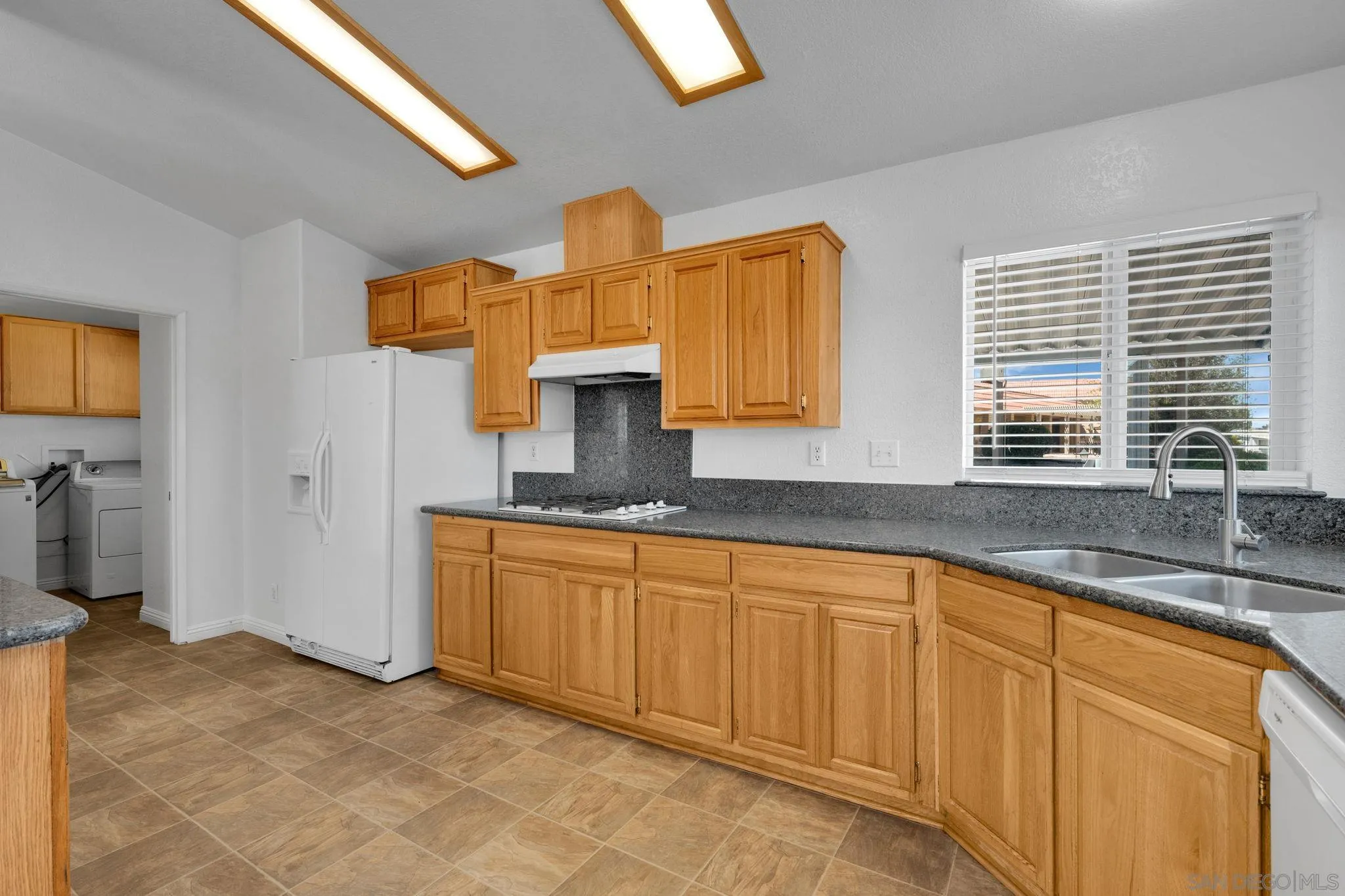 https://cdn.realtyfeed.com/cdn/127/260015684/1c559999f960d2ded1394cf27f2b8c48.webp